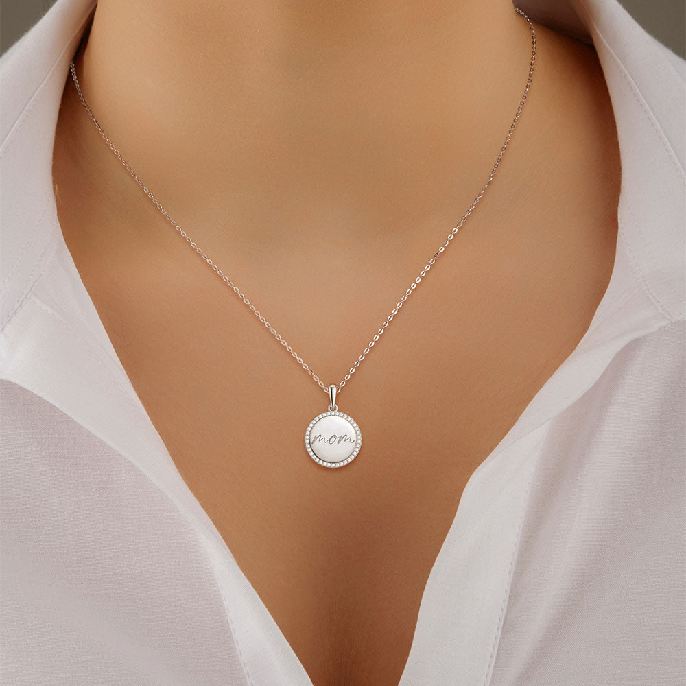 Custom Engraved Mom Disc Moissanite Pendant Necklace - Personalized Jewelry Gift for Mother's Day, Birthday & Anniversary - Perfect for Everyday Wear & Special Occasions