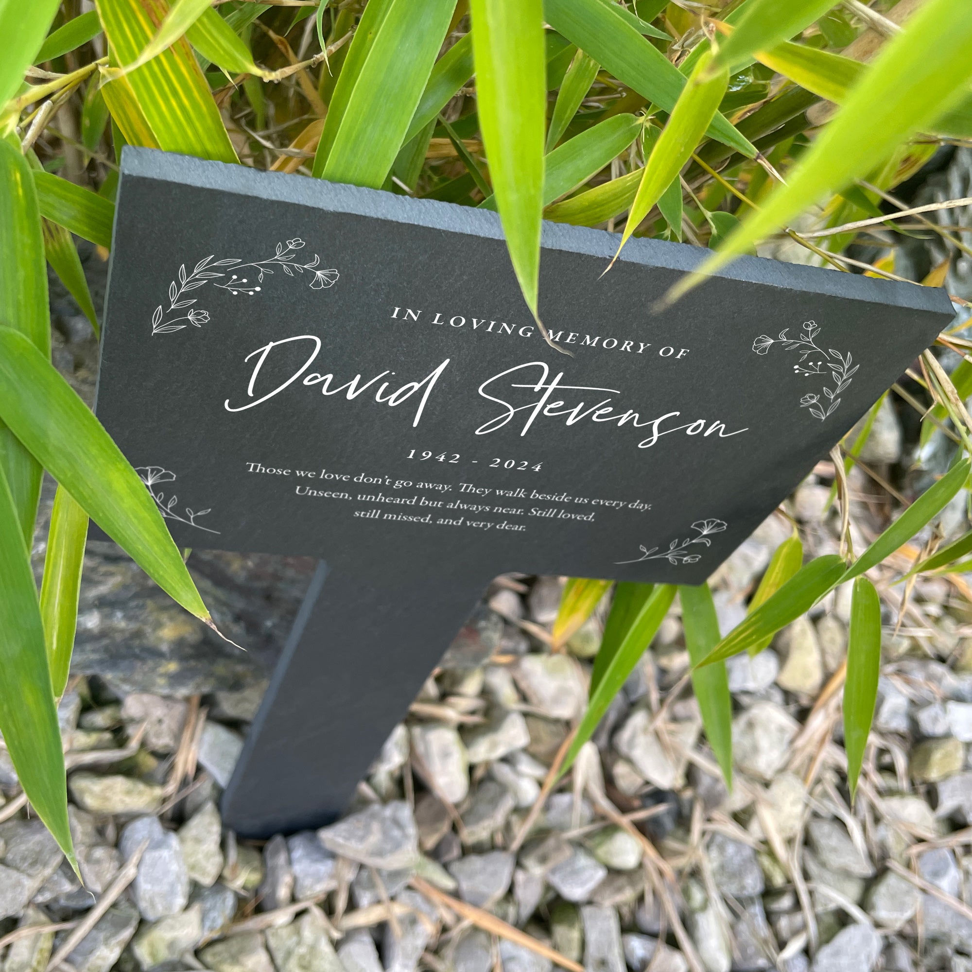 Personalized Large Memorial Wreath Slate Plant Marker - Custom Engraved Garden Decor for Graves, Memorials & Flower Beds