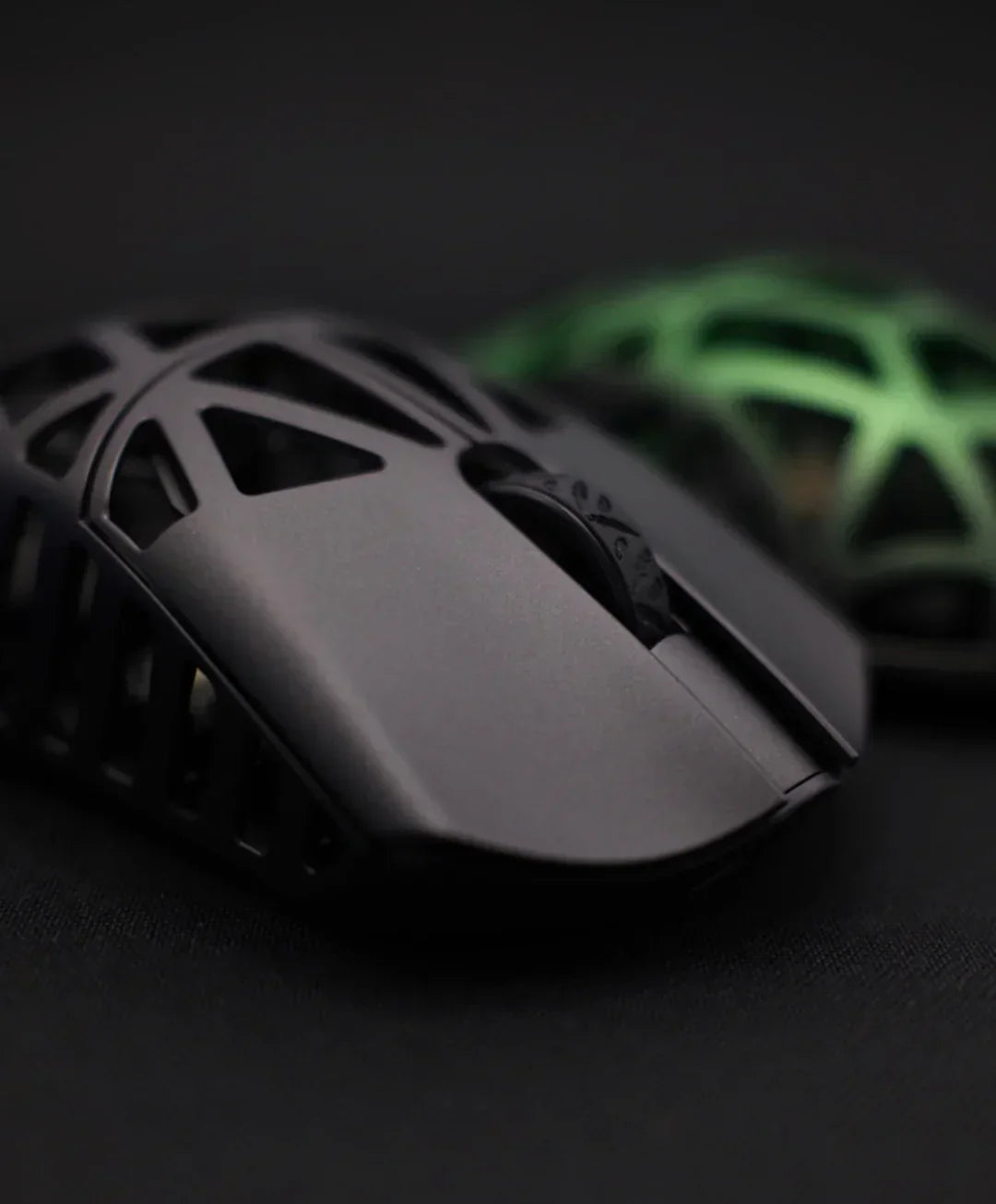 WLmouse Beast X Max Magnesium Alloy Wireless Gaming Mouse - Lightweight, Ergonomic Design for PC & Mac - Milky White - Perfect for FPS, MOBA & Esports Gaming