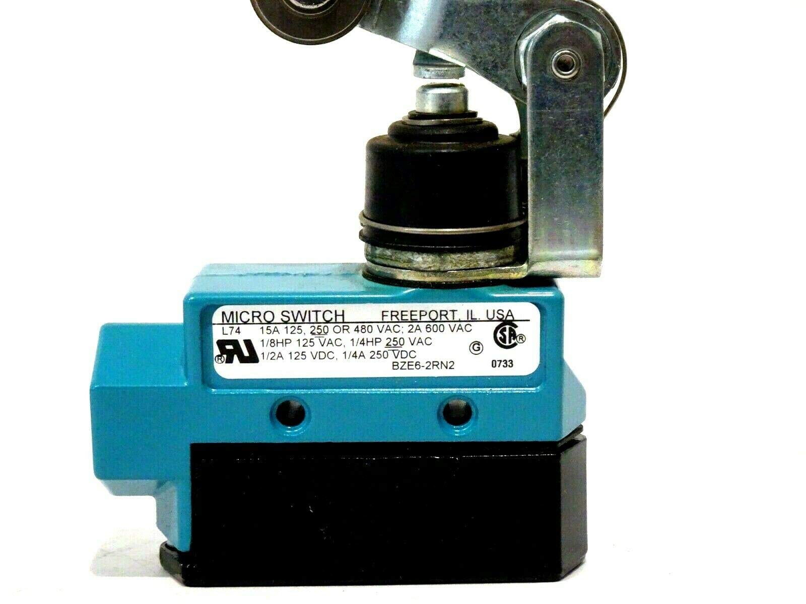 MICROSWITCH BZE6-2RN2 15 AMP 125/250/480 VAC 2 AMP 600 VAC Enclosed Limit Switch with Adjustable Roller Lever - Industrial Automation, Machinery Safety Control, and Equipment Protection