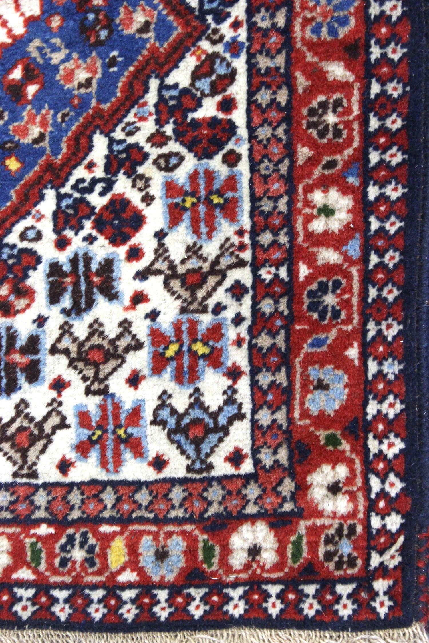 Antique Yalameh Handwoven Tribal Rug J67533 - Authentic Persian Wool Carpet for Living Room, Bedroom & Home Decor