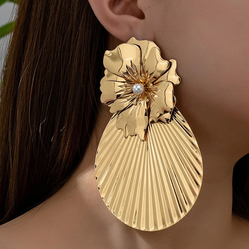 24K Gold Plated Flower Pendant Necklace for Women - Elegant Jewelry Gift for Birthday, Anniversary & Valentine's Day - Perfect for Parties, Weddings & Special Occasions