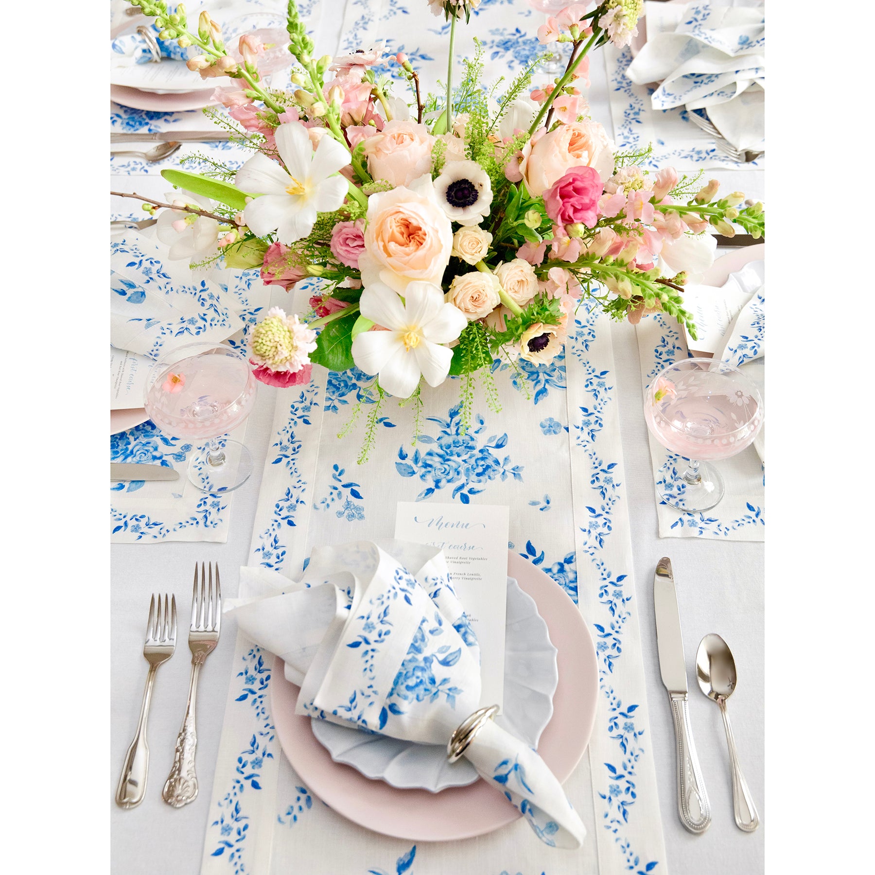 Jolie Fleur Table Runner - Elegant Floral Design for Dining Table Decor, Wedding, Party & Home Decor