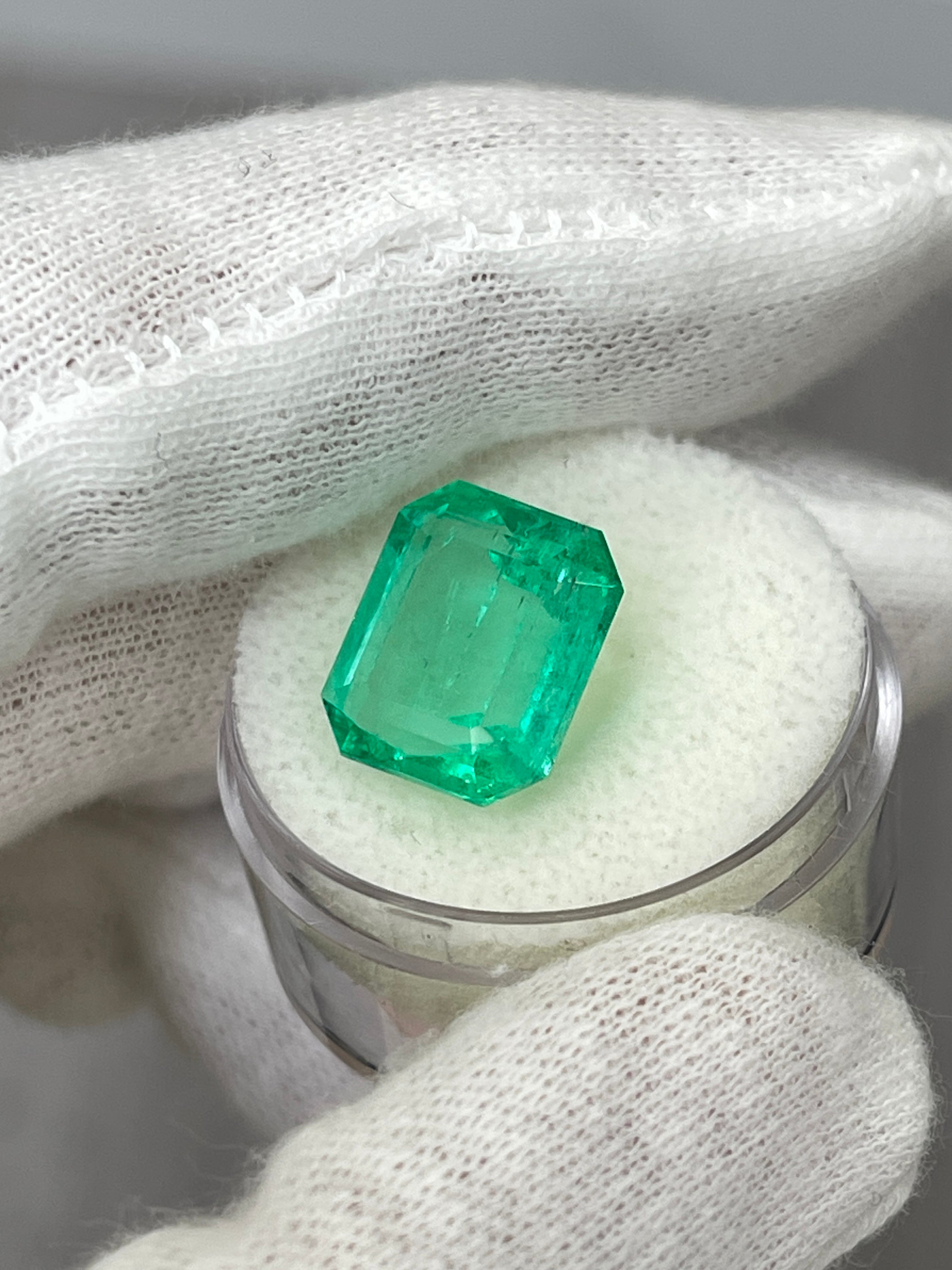 8.33 Carat 13x11.5mm Natural Colombian Emerald Gemstone - AAA Quality Loose Emerald for Jewelry Making, Engagement Rings & Fine Collections