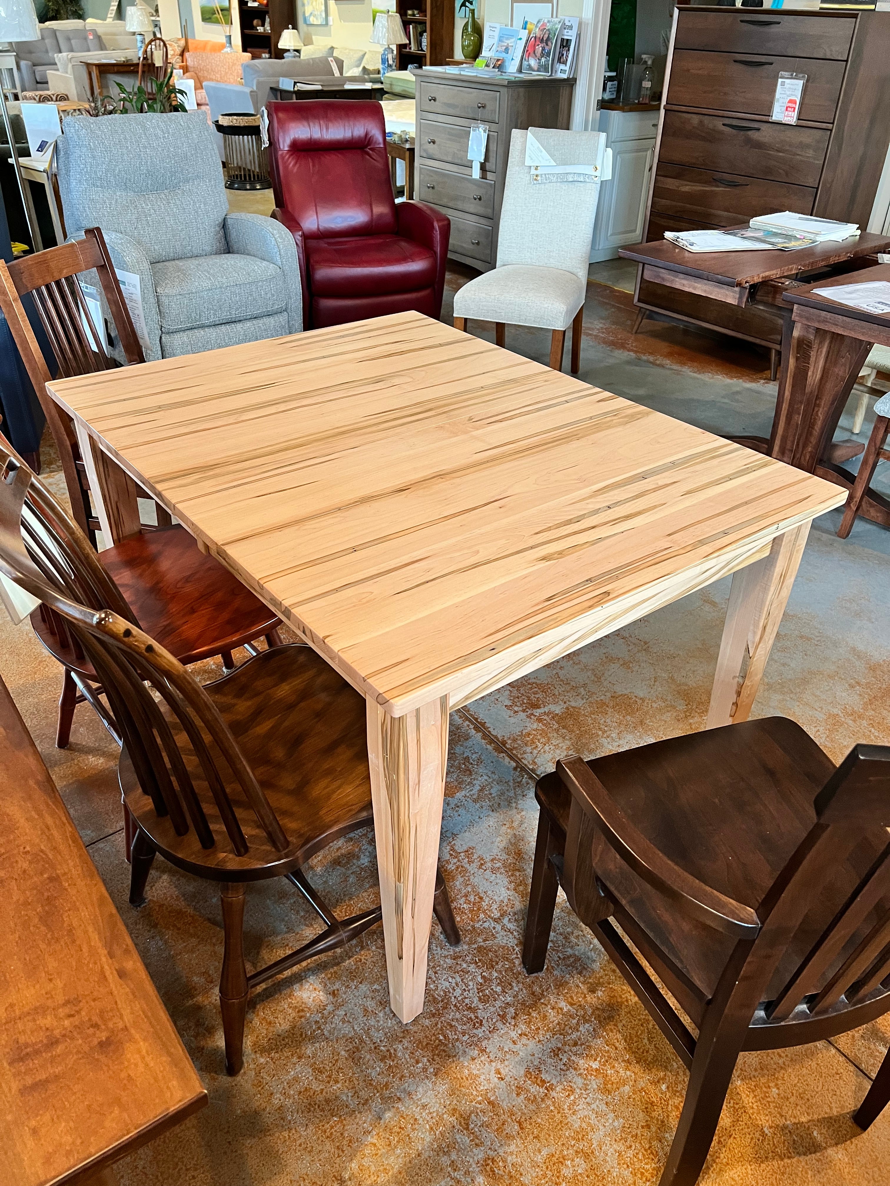 Premium Wormy Maple Butterfly Leaf Dining Table – Expandable & Stylish for Small Spaces | Perfect for Dining Rooms, Kitchens, and Entertaining
