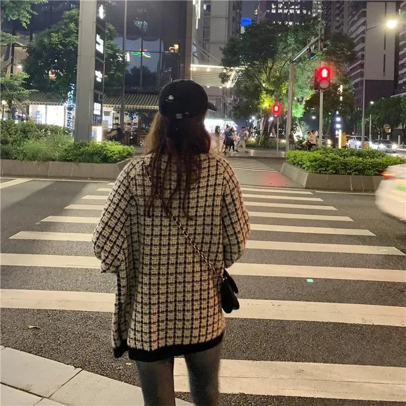 Stylish Plaid Oversized Cardigan Sweater for Women - Cozy Fall & Winter Fashion - Perfect for Layering, Office Wear and Casual Outfits