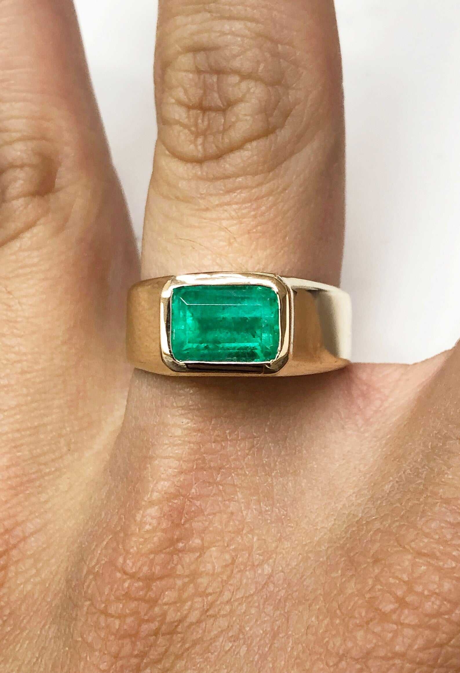3.20 Carat Chunky East-West Emerald Solitaire Ring for Men in 18K Gold - Luxury Wedding Band, Anniversary Gift & Statement Jewelry for Special Occasions