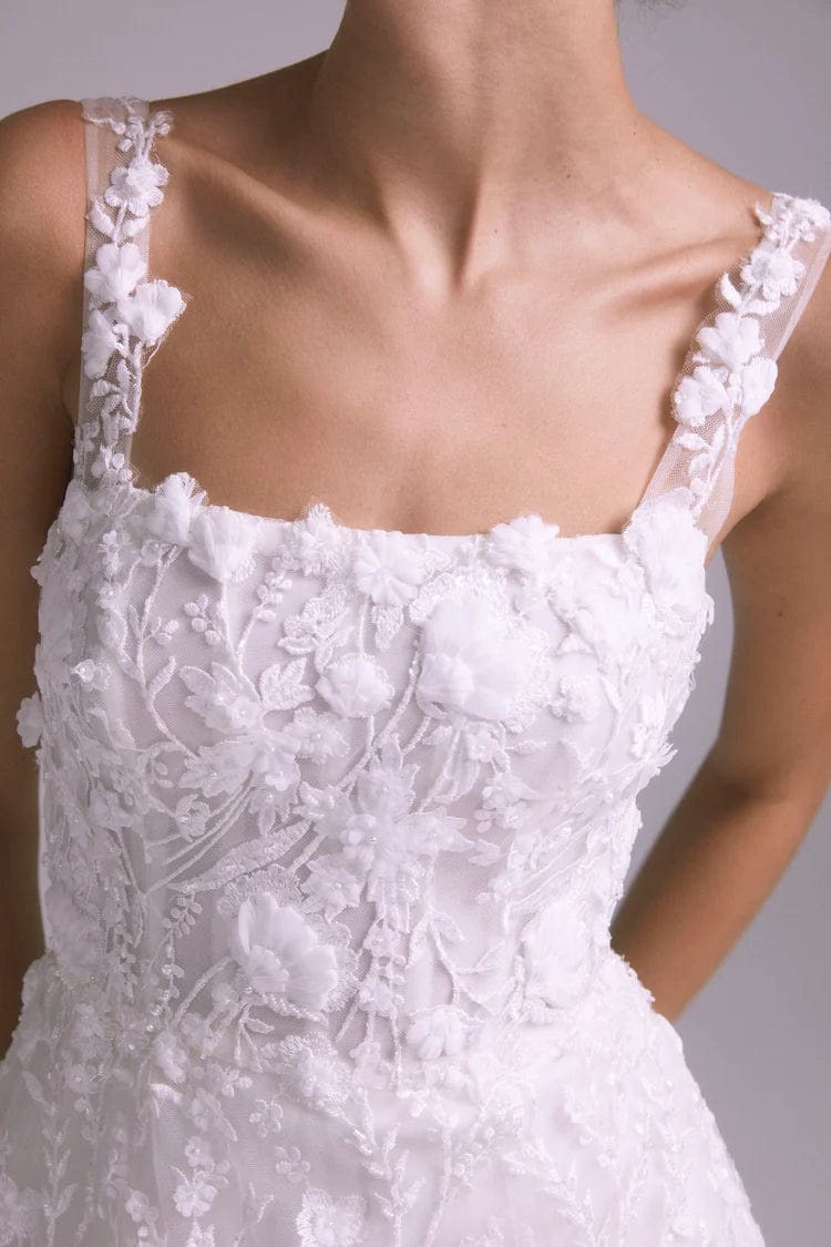 Amsale Yuna Elegant Wedding Dress - Size 10 | Perfect for Bridal Ceremonies, Formal Events & Special Occasions