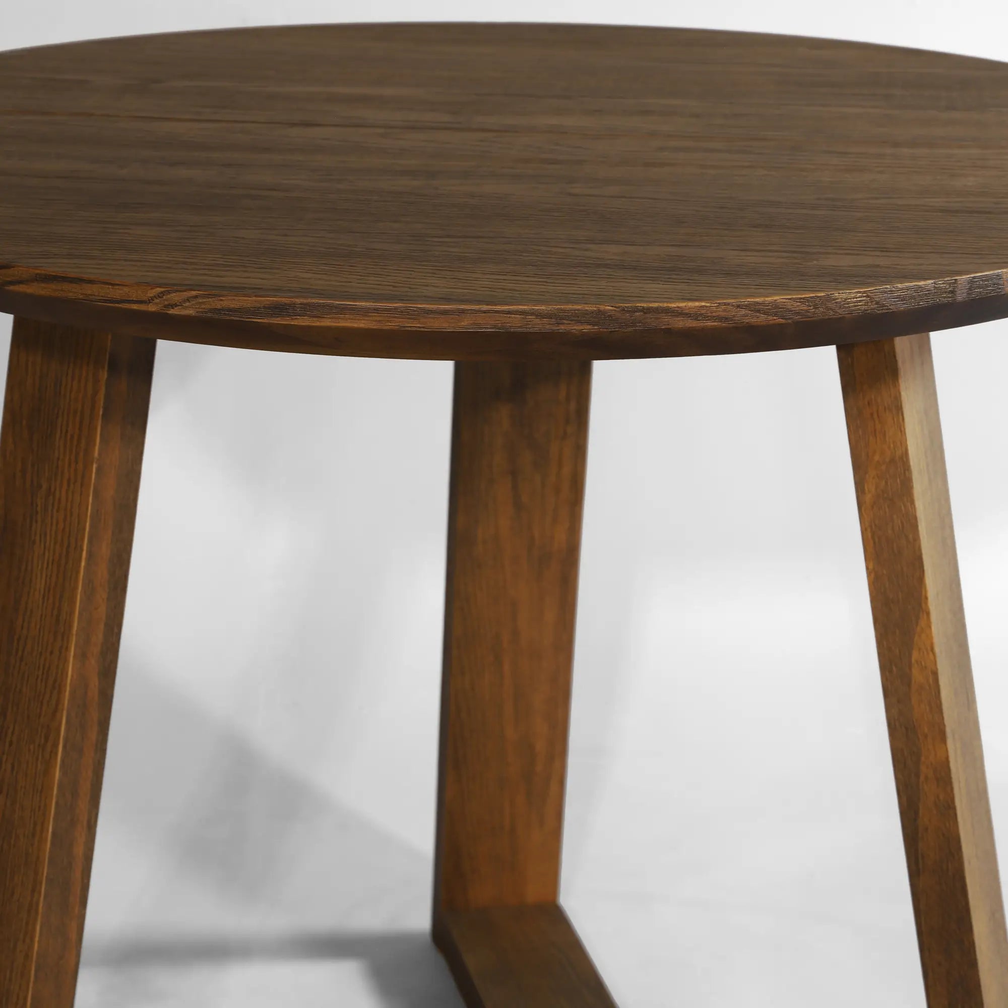 Stylish Cascais Round Dining Table - Modern Wooden Kitchen Table for 4-6 People | Perfect for Small Spaces, Breakfast Nooks & Cozy Family Meals