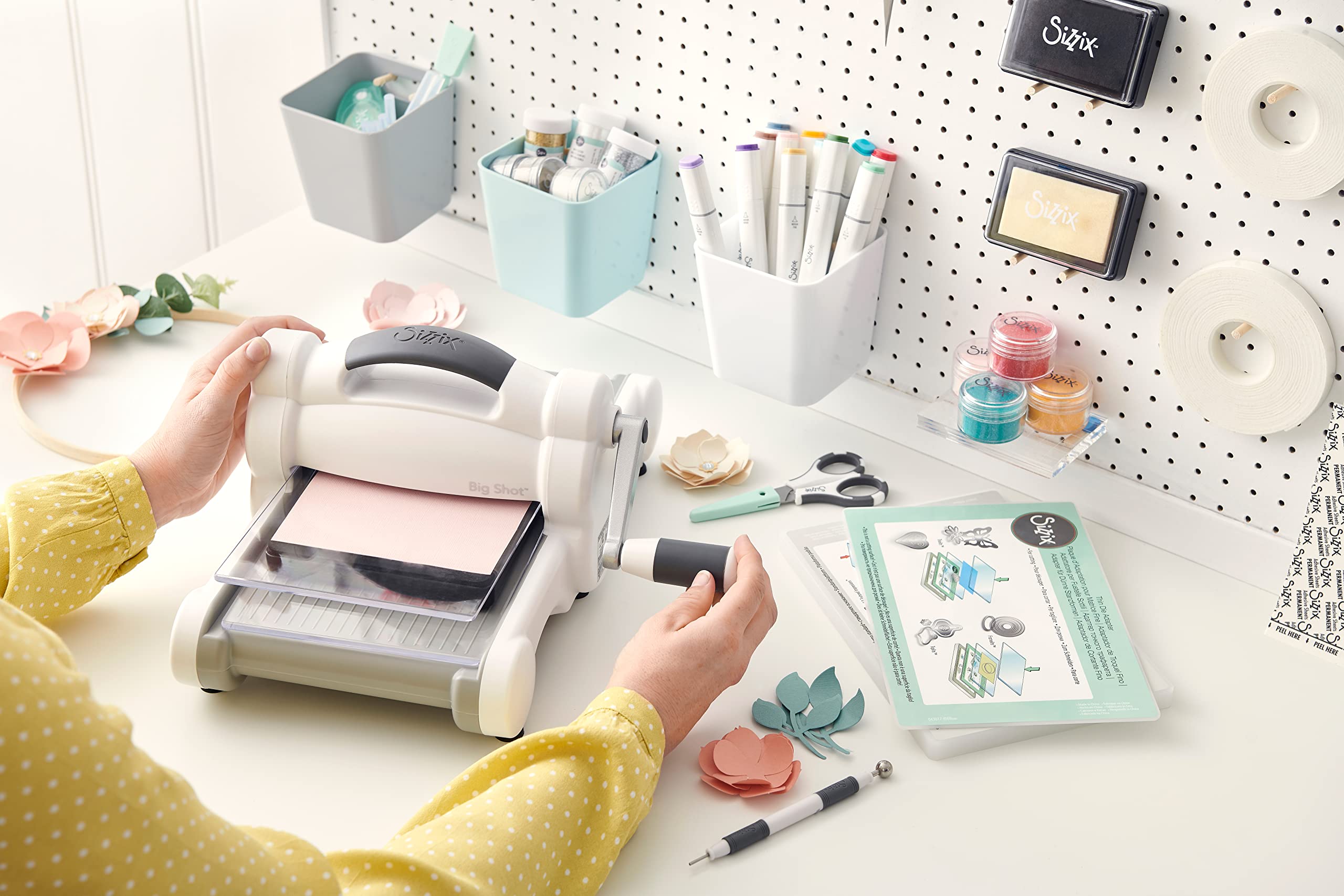 Sizzix 660200 Big Shot Manual Die Cutting Machine - 6 Inch Craft Die for Scrapbooking, Card Making & DIY Projects - Perfect for Paper, Vinyl & Fabric Crafts