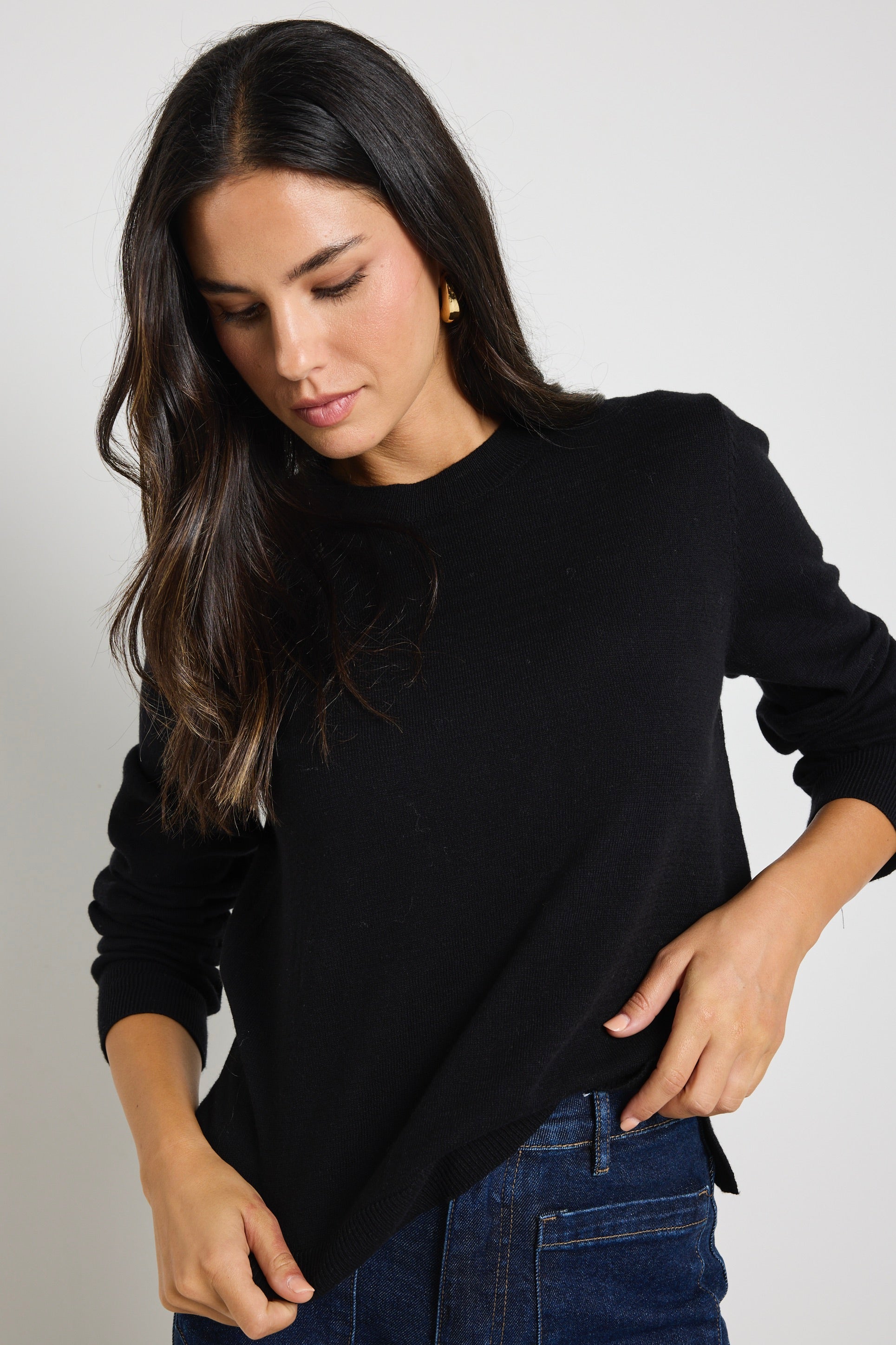Luxury Staycation Black Fine Gauge Cashmere Blend Knit Sweater for Women - Perfect for Cozy Evenings, Winter Travel & Casual Outings