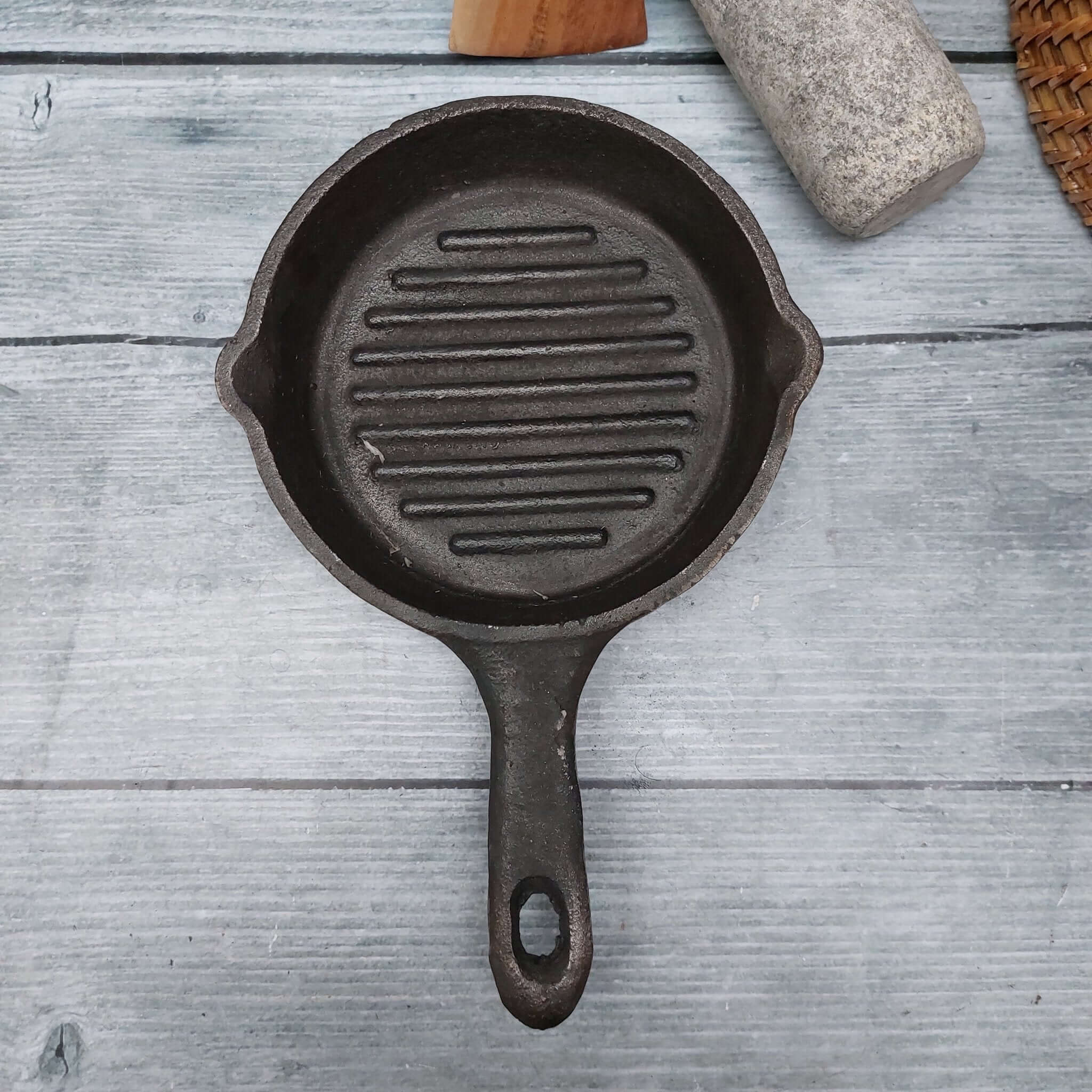 Cast Iron Mini Round Grill Pan 6/17CM - Perfect for Indoor/Outdoor Cooking, Camping & Small Kitchen Spaces