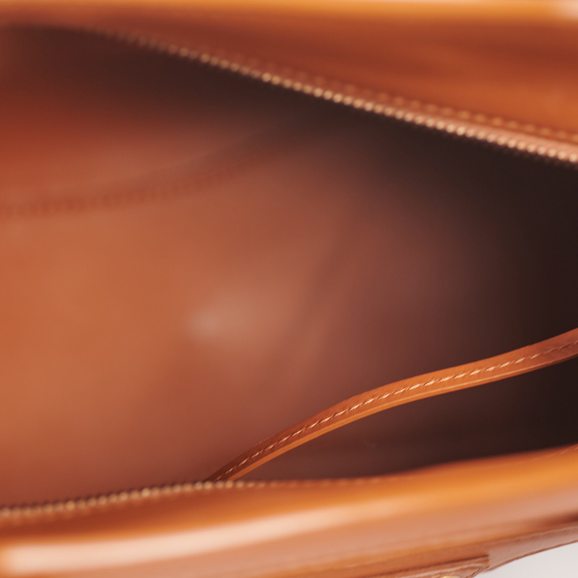 Balenciaga Neo Classic Small Brown Leather Shoulder Bag - Stylish & Luxurious Crossbody Purse for Women | Perfect for Work, Travel & Everyday Use