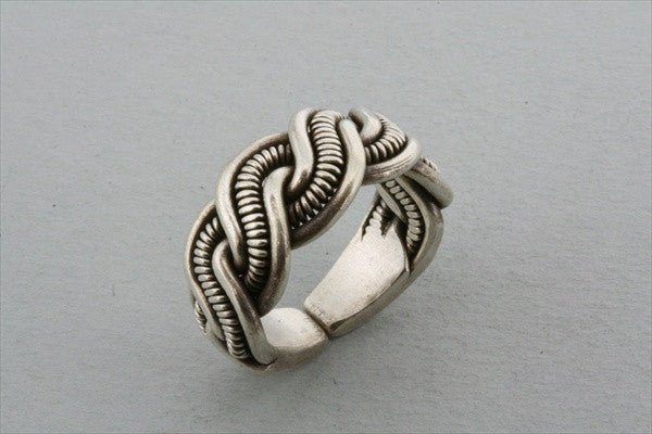 Elegant Plaited Wave Ring for Women - Boho Chic Stackable Jewelry for Everyday Wear & Special Occasions