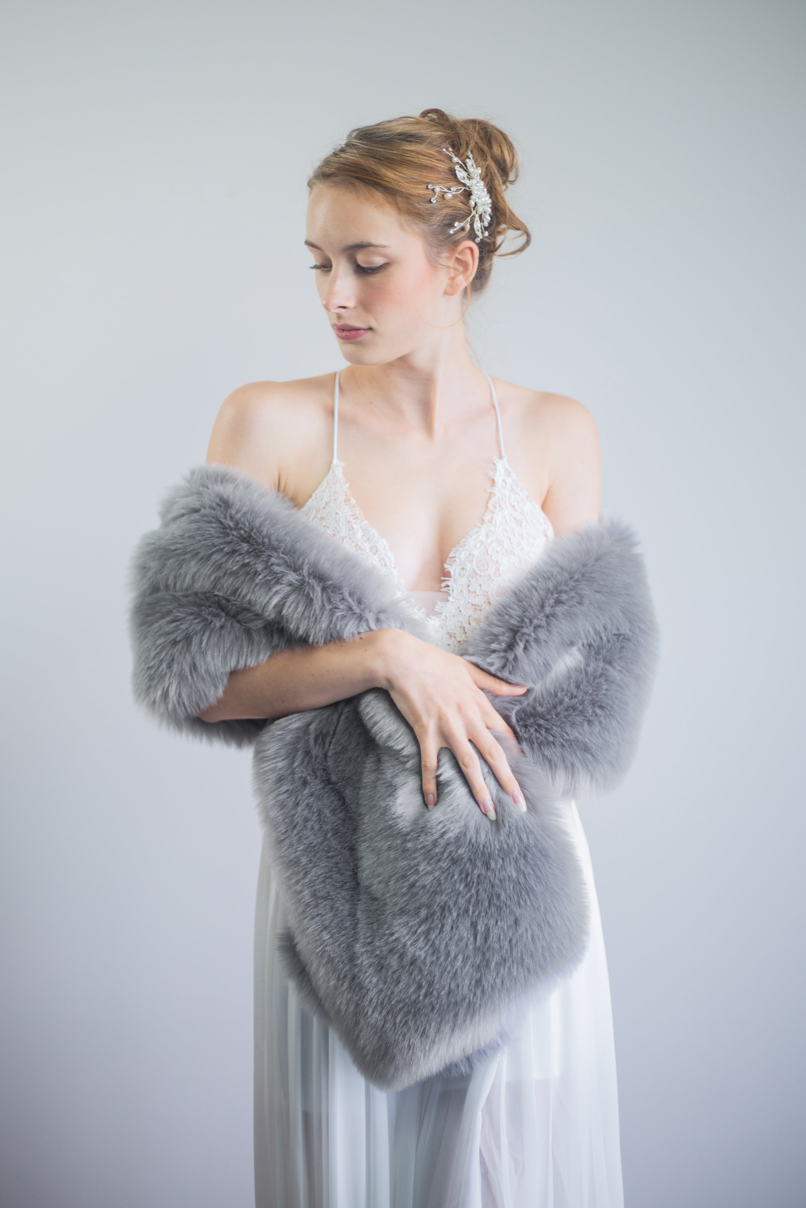 Lilian Gry01 Gray Fur Shawl - Soft & Warm Winter Wrap for Women - Perfect for Parties, Weddings & Outdoor Events