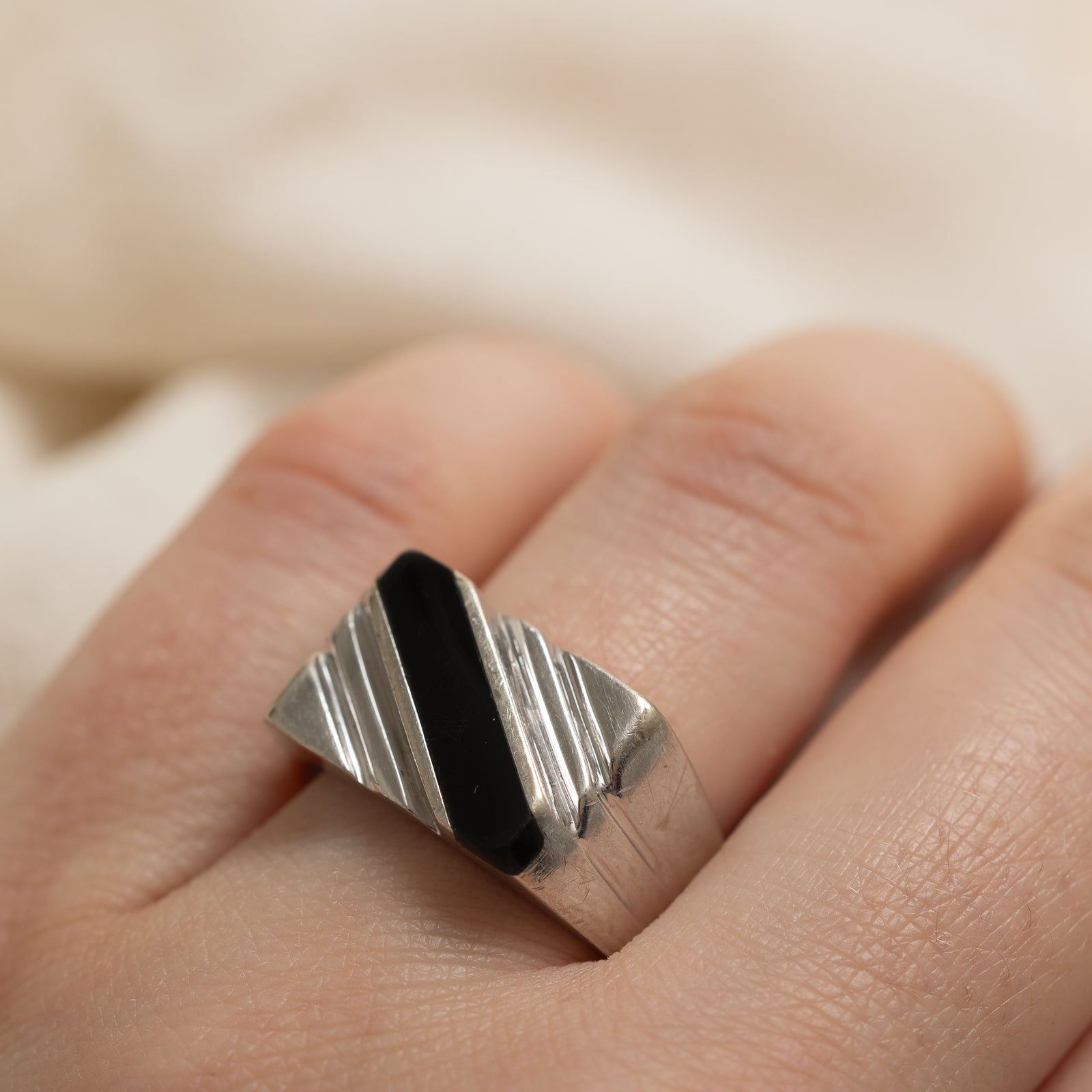 14K Gold Diagonal Column Cabochon Onyx Signet Ring - 0.90ct Genuine Onyx Stone - Size 8.75 - Elegant Statement Jewelry for Men & Women - Perfect for Weddings, Parties & Formal Occasions