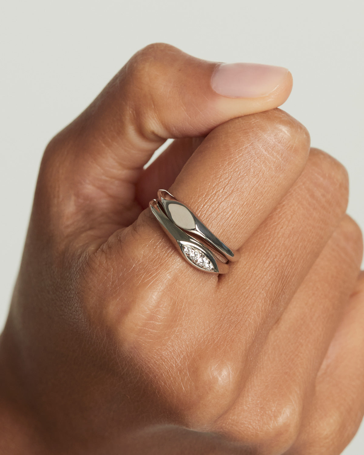 GRID 4 Duke Silver Stamp Ring for Men - Vintage Style Signet Ring with Engraved Design - Perfect for Gifts, Weddings, and Formal Occasions