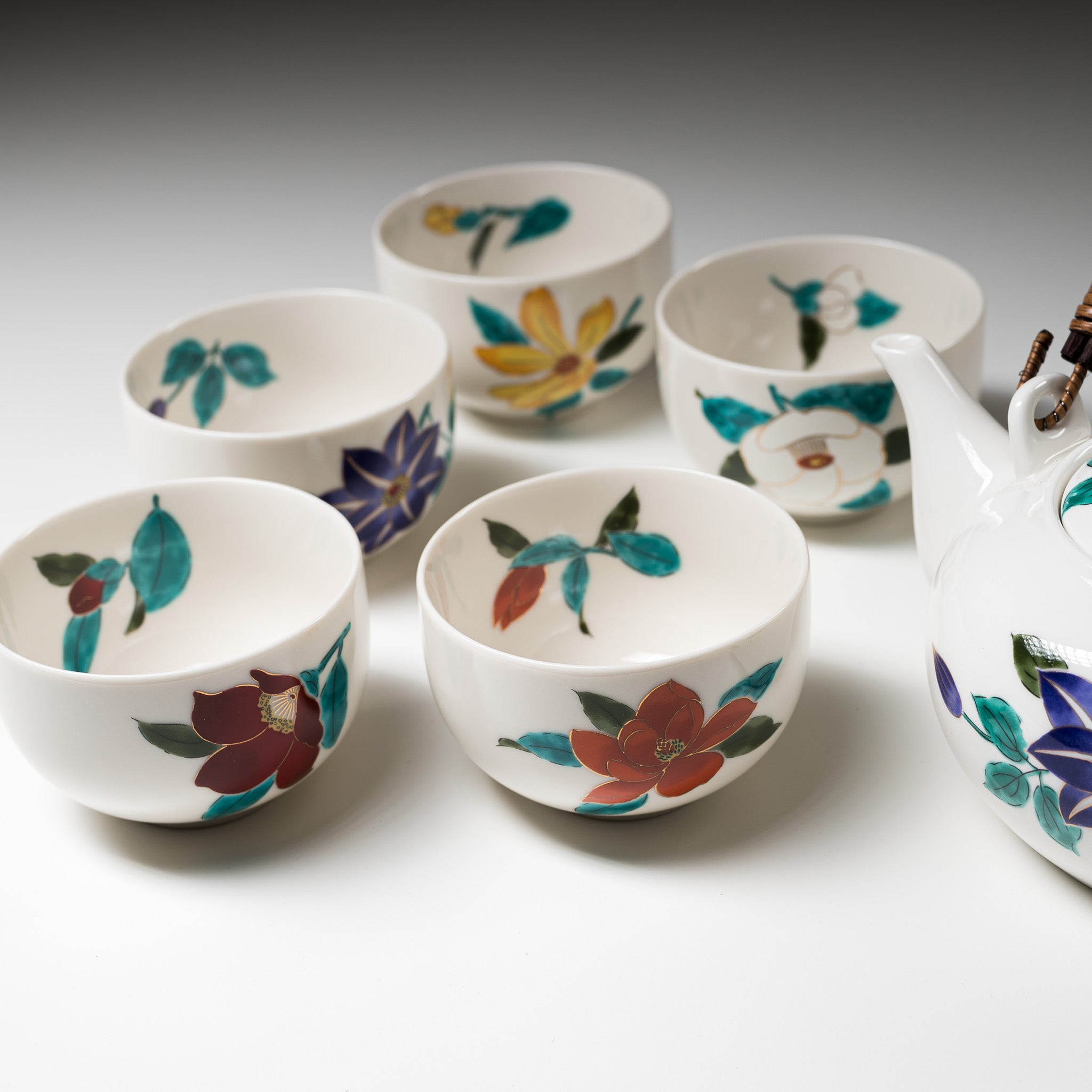 Japanese Cherry Blossom Tea Set - 550ml Ceramic Teapot with Floral Design, Perfect for Matcha, Green Tea & Home Decor | Traditional Japanese Tea Ceremony Gift
