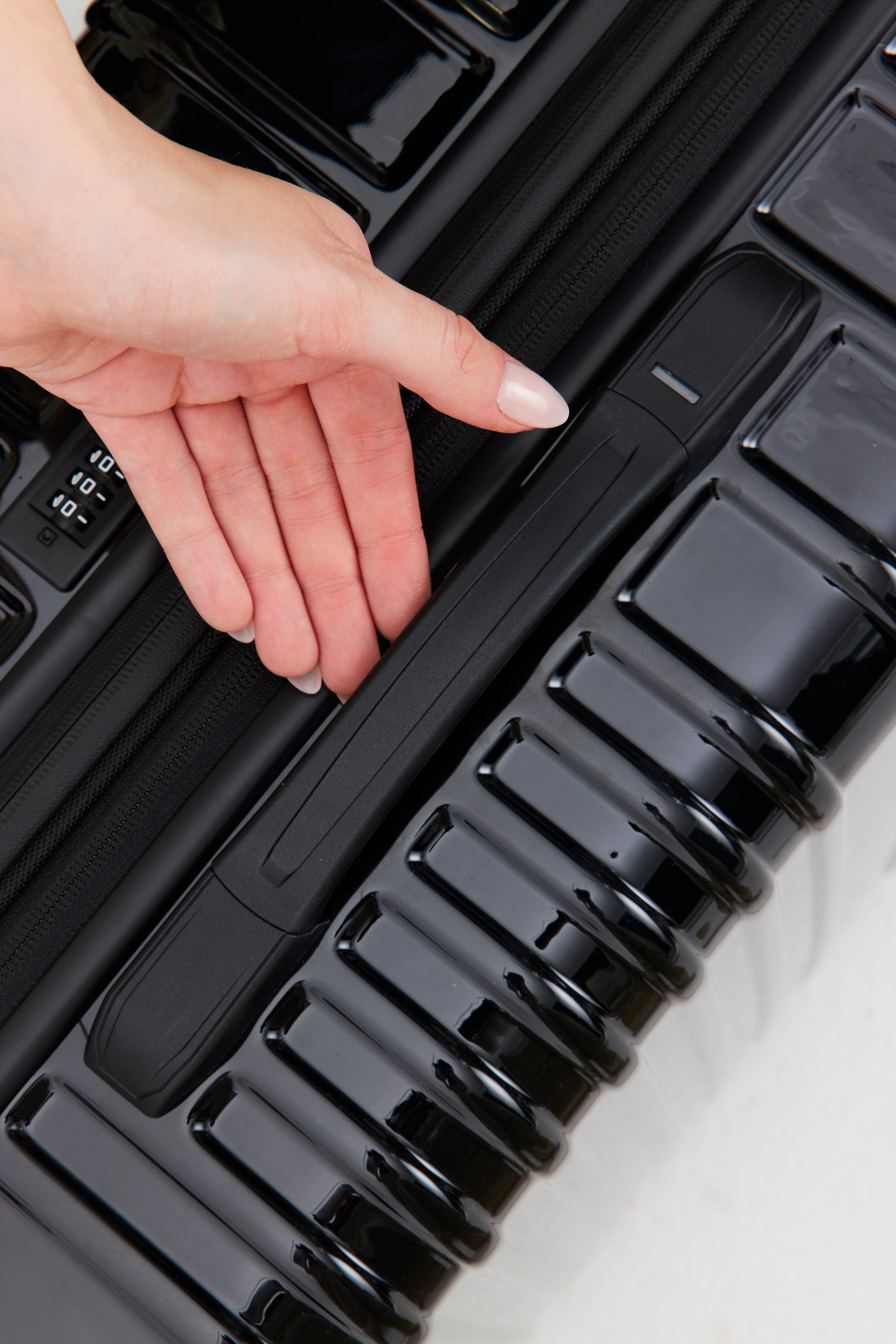 Large Check-In Roller Luggage - Glossy Black Hardshell Suitcase with Spinner Wheels for Travel, Business Trips & Vacations