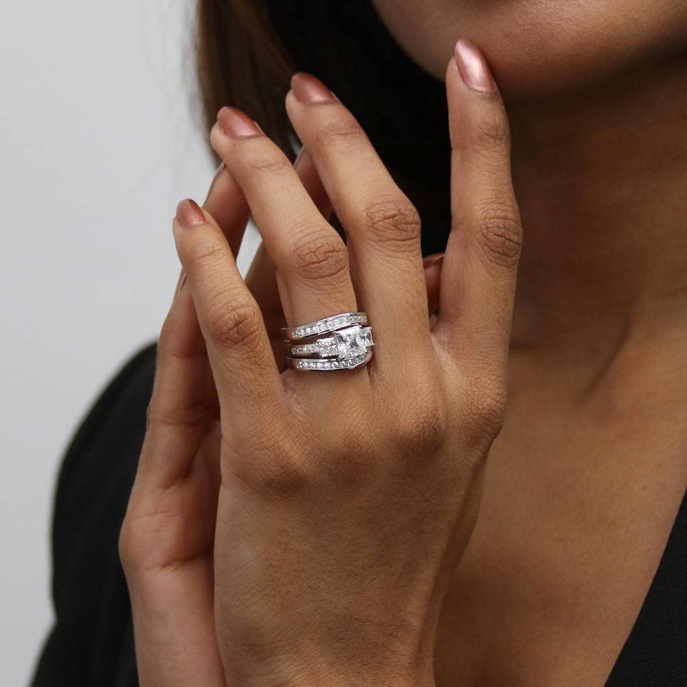 BERRICLE Sterling Silver 3-Stone Wedding & Engagement Ring Set - 1.6 Carat Princess Cut Cubic Zirconia CZ for Women, Rhodium Plated, Size 4-10 - Perfect for Proposals, Anniversaries & Special Occasions