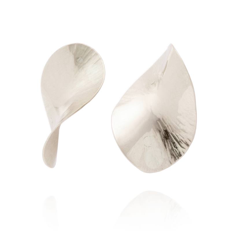 14K Gold Infinity Hammered Oval Stud Earrings for Women - Elegant Everyday & Special Occasion Jewelry
