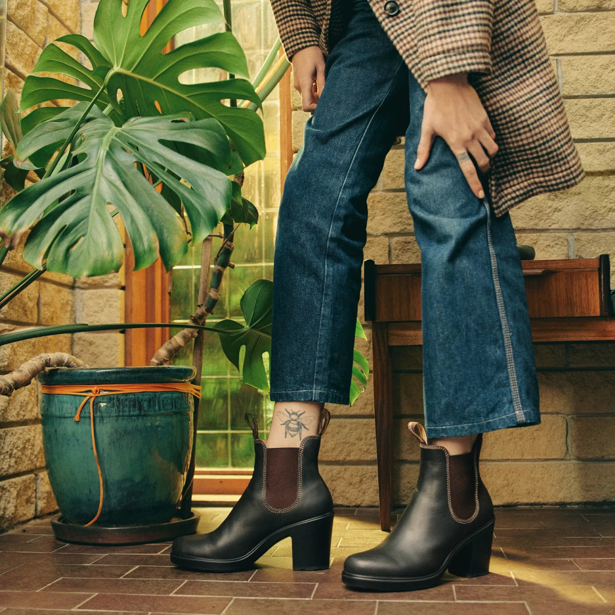 BLUNDSTONE 2365 & 2366 Women's Chelsea Boots - Comfortable & Durable Leather Ankle Boots for Work, Travel & Everyday Wear