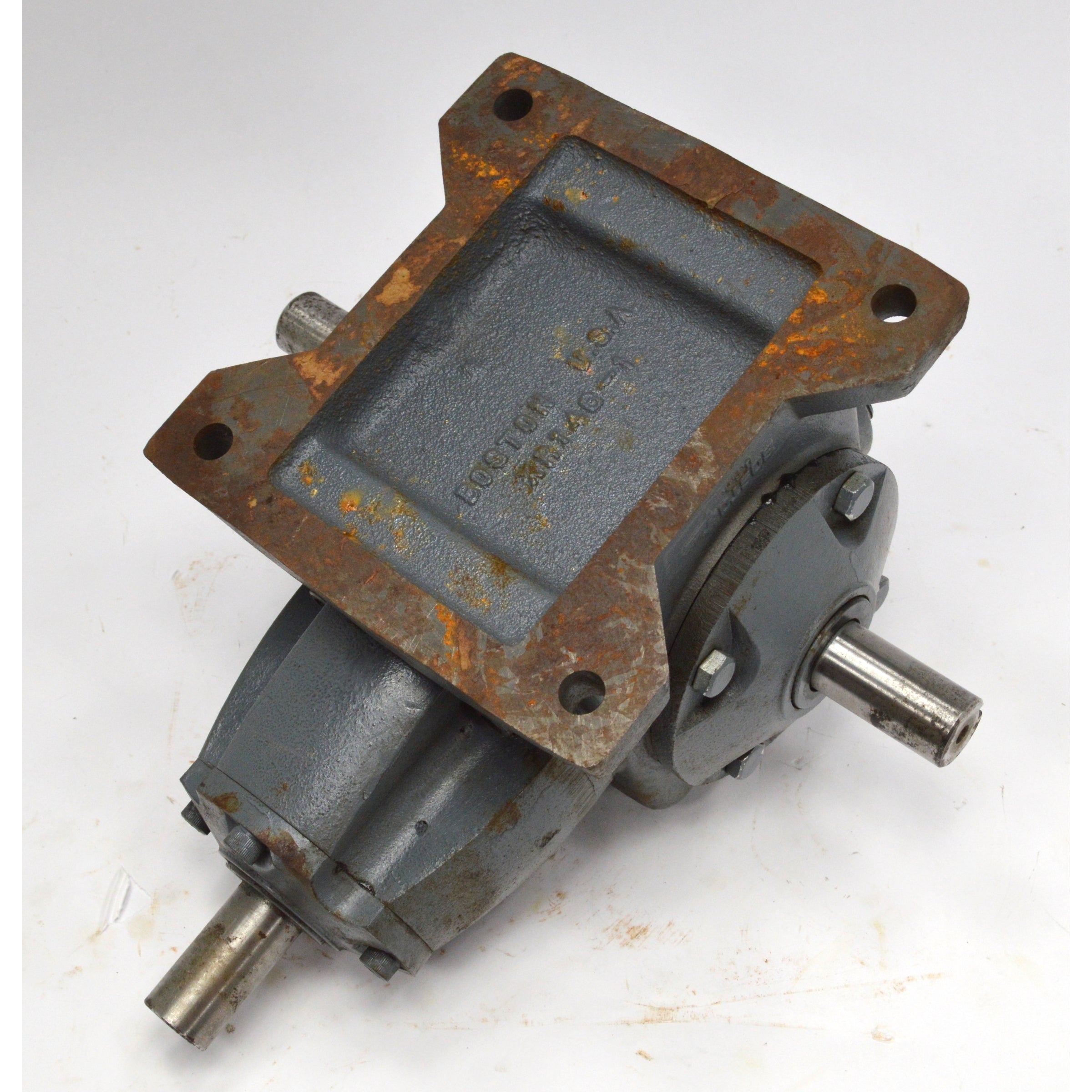 New BOSTON GEAR WORKS 1:1 Worm Gear Reducer 300 Series XR146 - Perfect for Industrial Machinery & Power Transmission Systems
