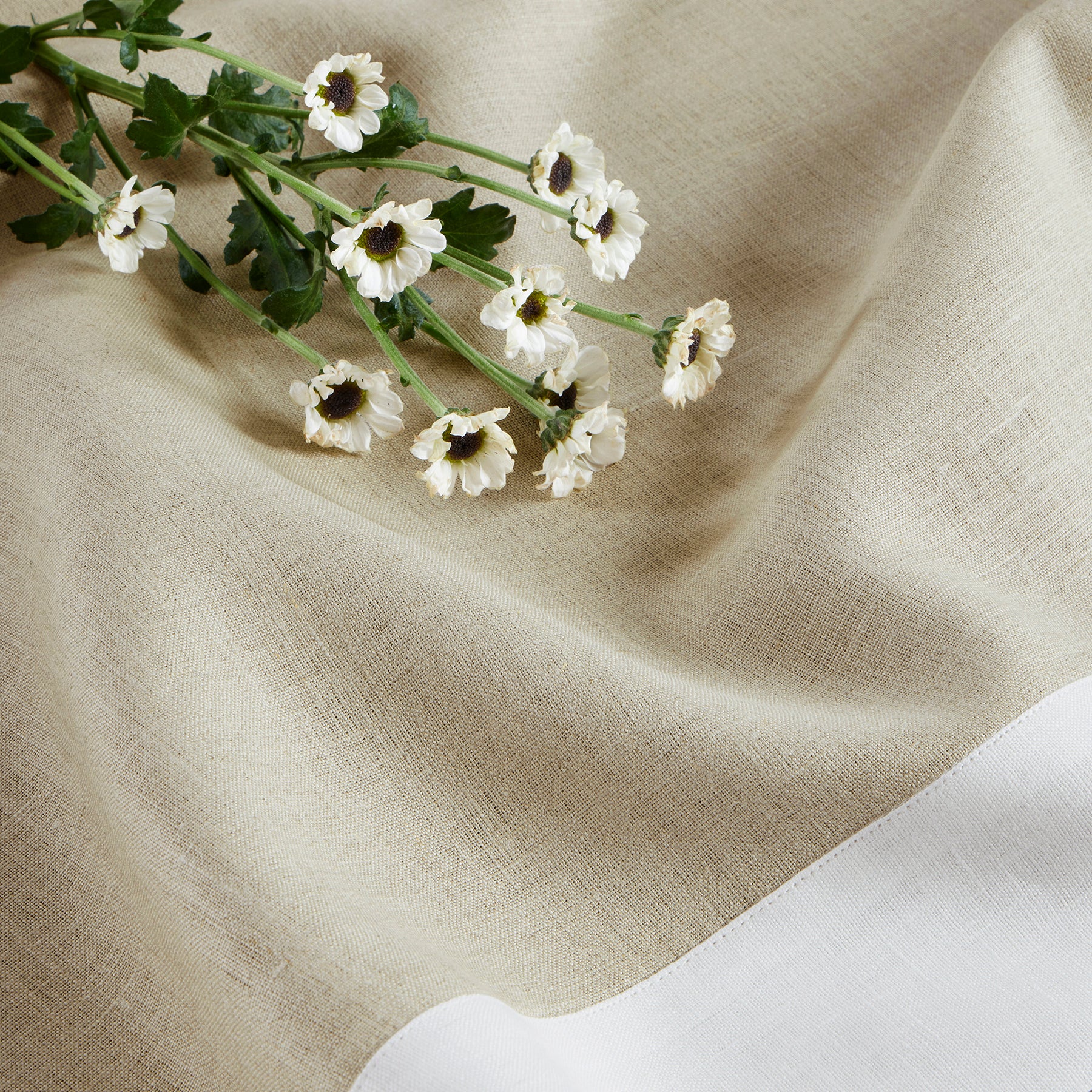 Stylish Contempo Table Throw - Elegant & Modern Table Cover for Dining & Decor | Perfect for Parties, Weddings & Home Styling
