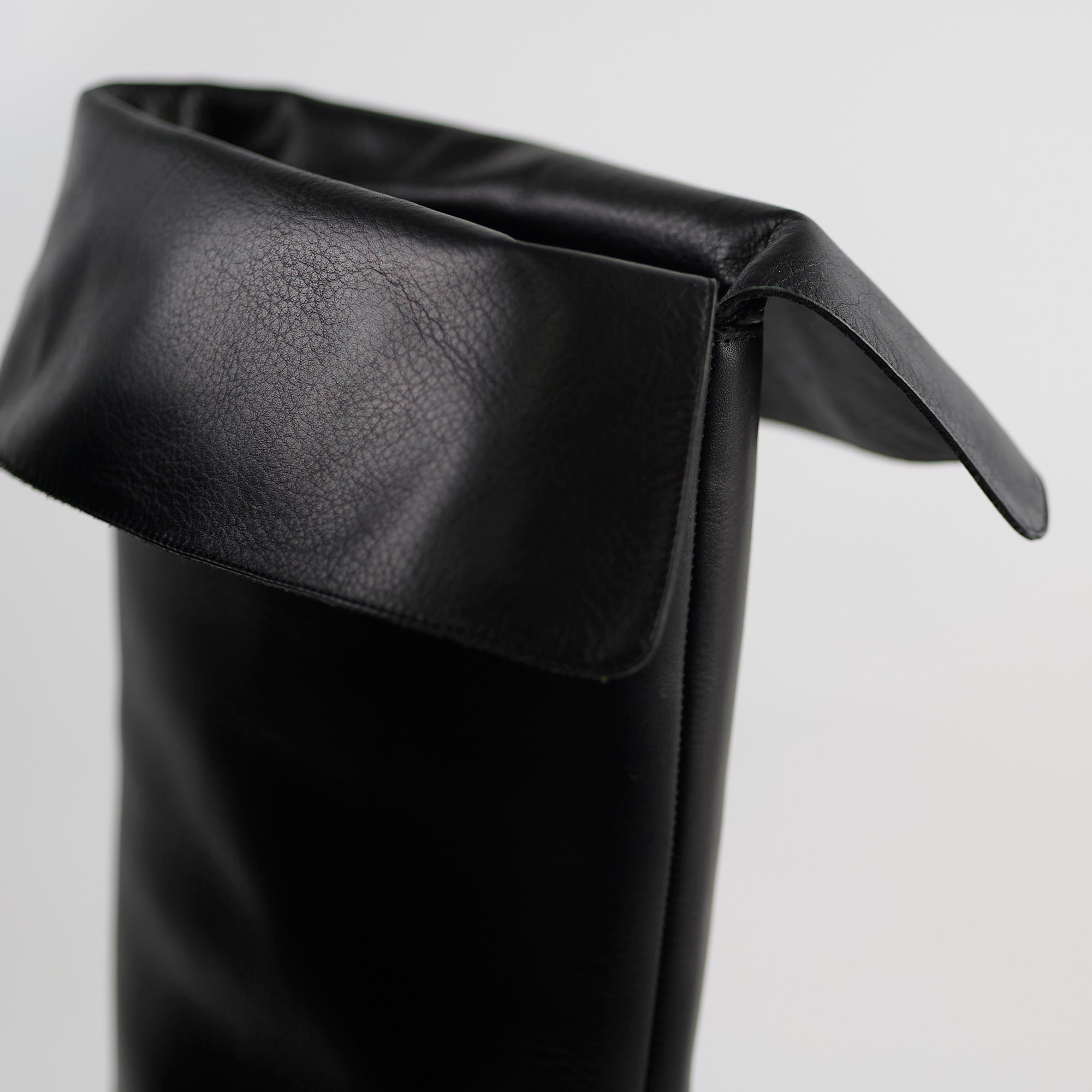 Chanel Black Leather Riding Boots Women's Size 39 - Elegant Equestrian & Winter Fashion Footwear for Riding, Casual Wear & Special Occasions