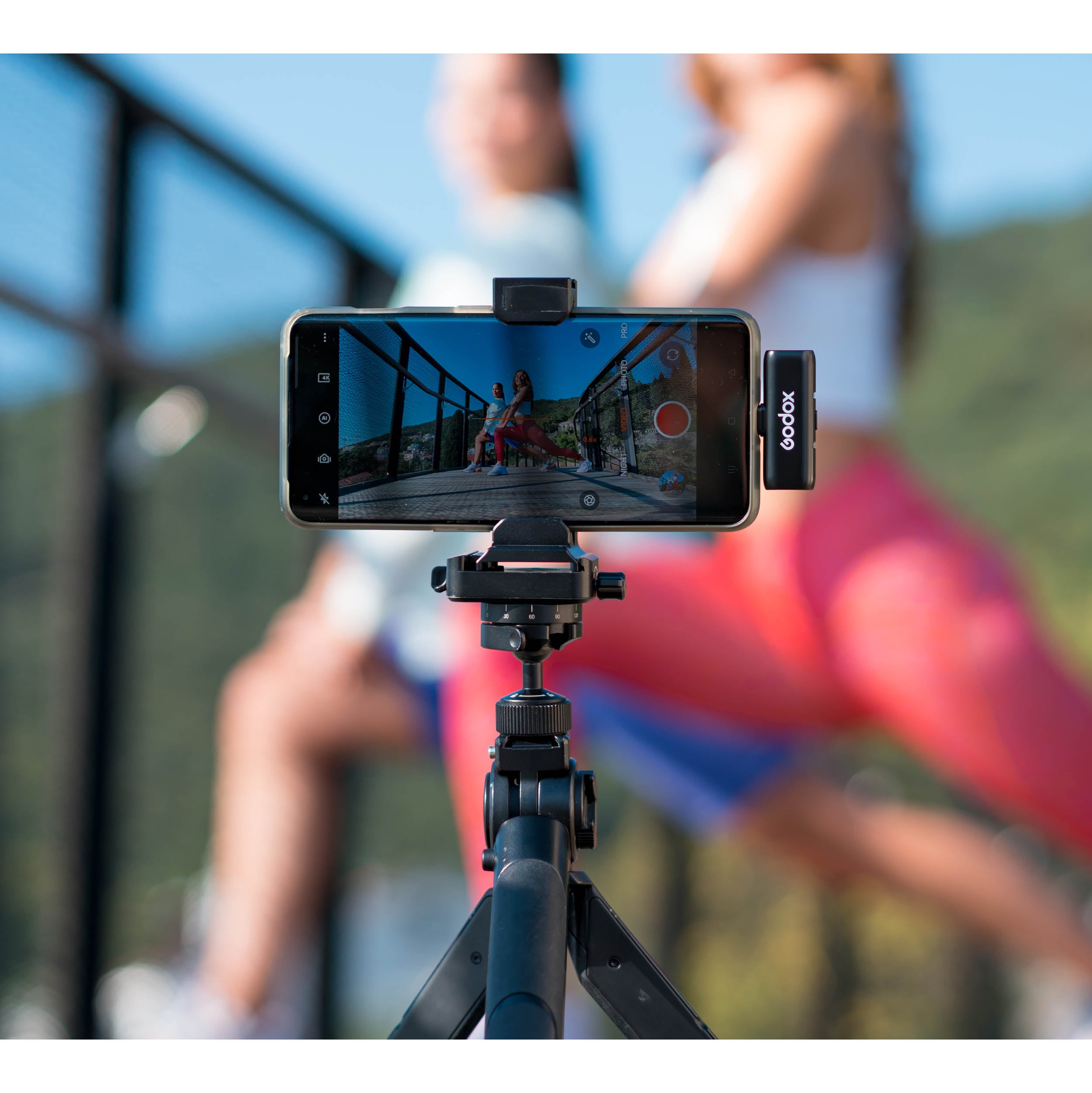 WES1 Kit 2.4GHz Wireless Microphone System for Apple Lightning Devices - Professional Audio for Vlogging, Live Streaming & Recording (Clearance Sale)