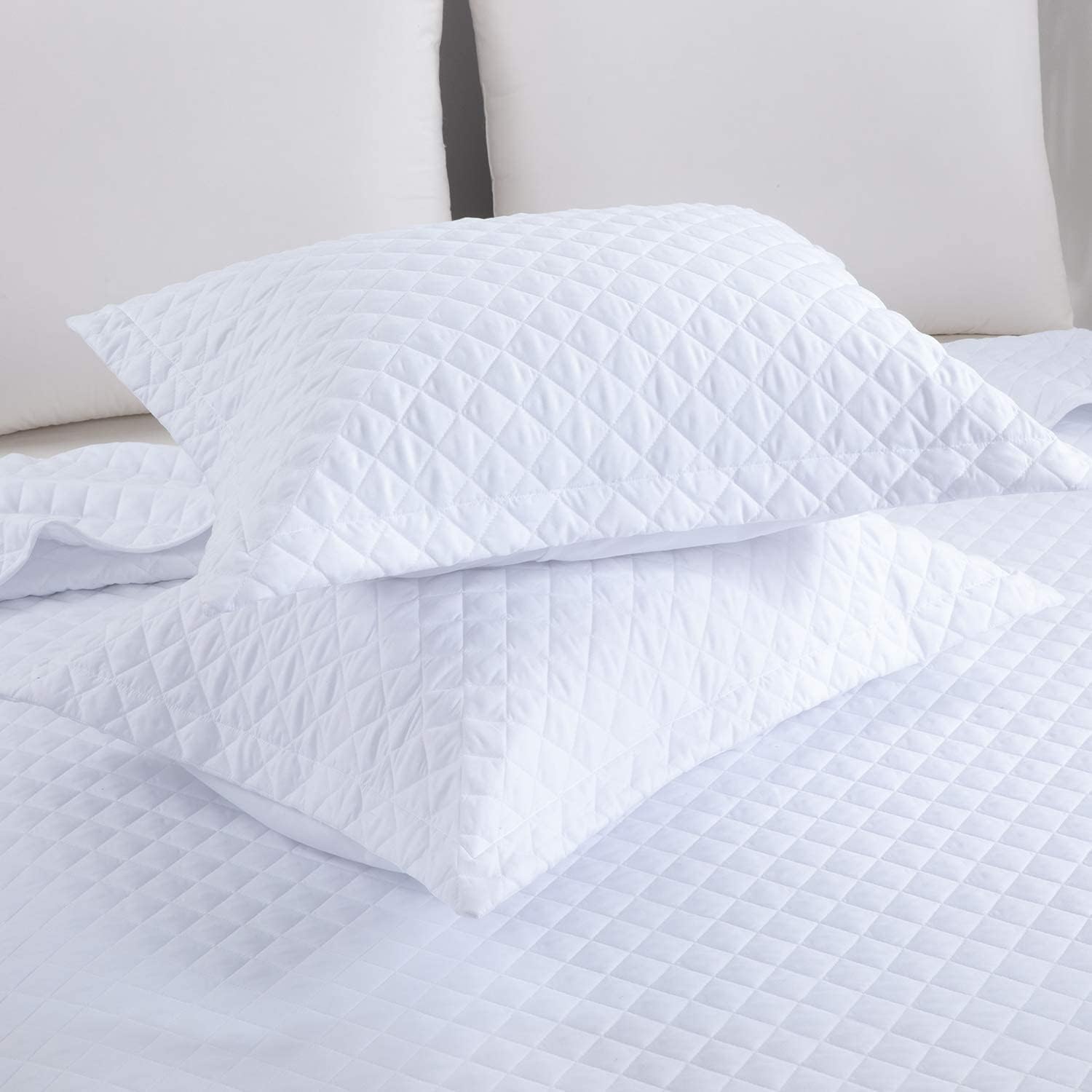HOMBYS 3 Piece Oversized King Quilt Set - 128x120 Inches Reversible Lightweight Bedspread & Summer Comforter Set | Breathable All-Season Coverlet for King Size Beds | Perfect for Guest Rooms, Master Bedrooms & Vacation Homes (White)