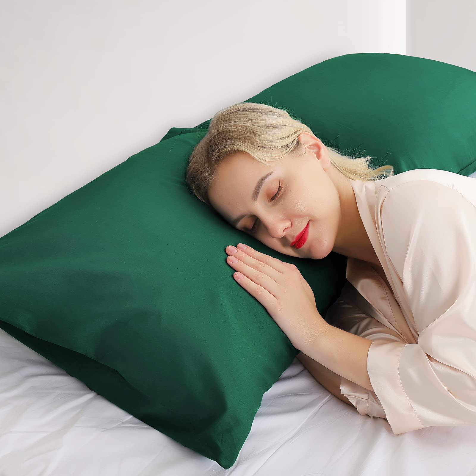 Premium 600 Thread Count Queen Size Pillowcases Set of 2 - 20x30 Inch Soft Long Staple Cotton with Envelope Closure - Dark Green Bedding for Luxury Hotels, Guest Rooms & Home Decor