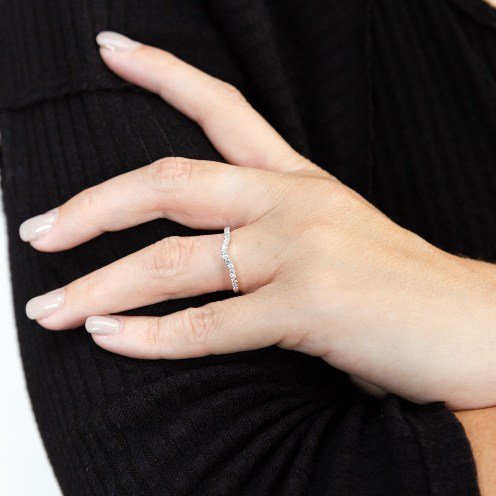 18ct White Gold 'Carina' Diamond Contour Ring - 0.2 Carat Brilliant Cut Diamond Engagement Ring for Women, Perfect for Proposals, Anniversaries & Special Occasions