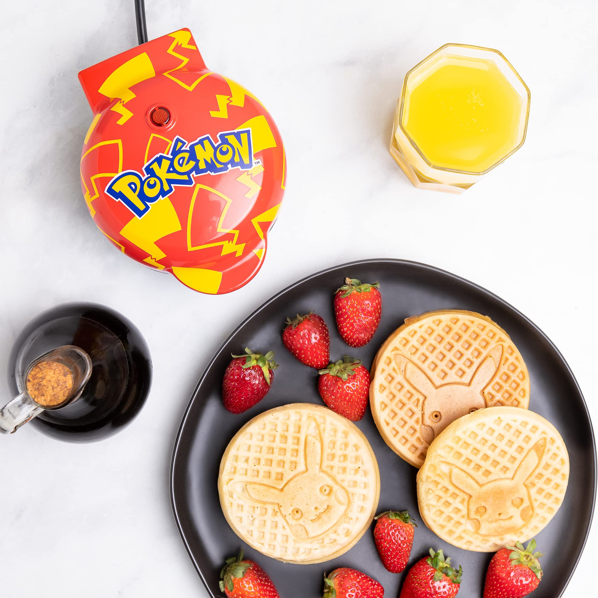 Uncanny Brands Pokemon Pikachu Mini Waffle Maker - Electric Kitchen Appliance for Cute Pikachu-Shaped Waffles - Perfect for Breakfast, Kids Parties & Pokemon Fans - UK Plug