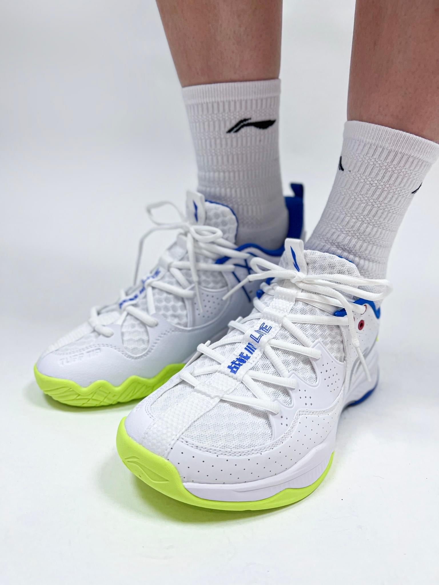 Li Ning HALBERD III LITE Unisex Badminton Shoes - White/Clear Blue - Lightweight Court Shoes for Men & Women - Perfect for Badminton, Tennis & Indoor Sports