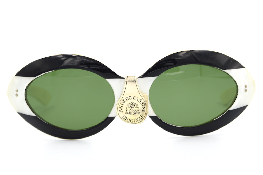 Oleg Cassini Space Age Humbug - Vintage Retro Sunglasses for Women & Men - Perfect for 60s Fashion, Costume Parties & Collectors