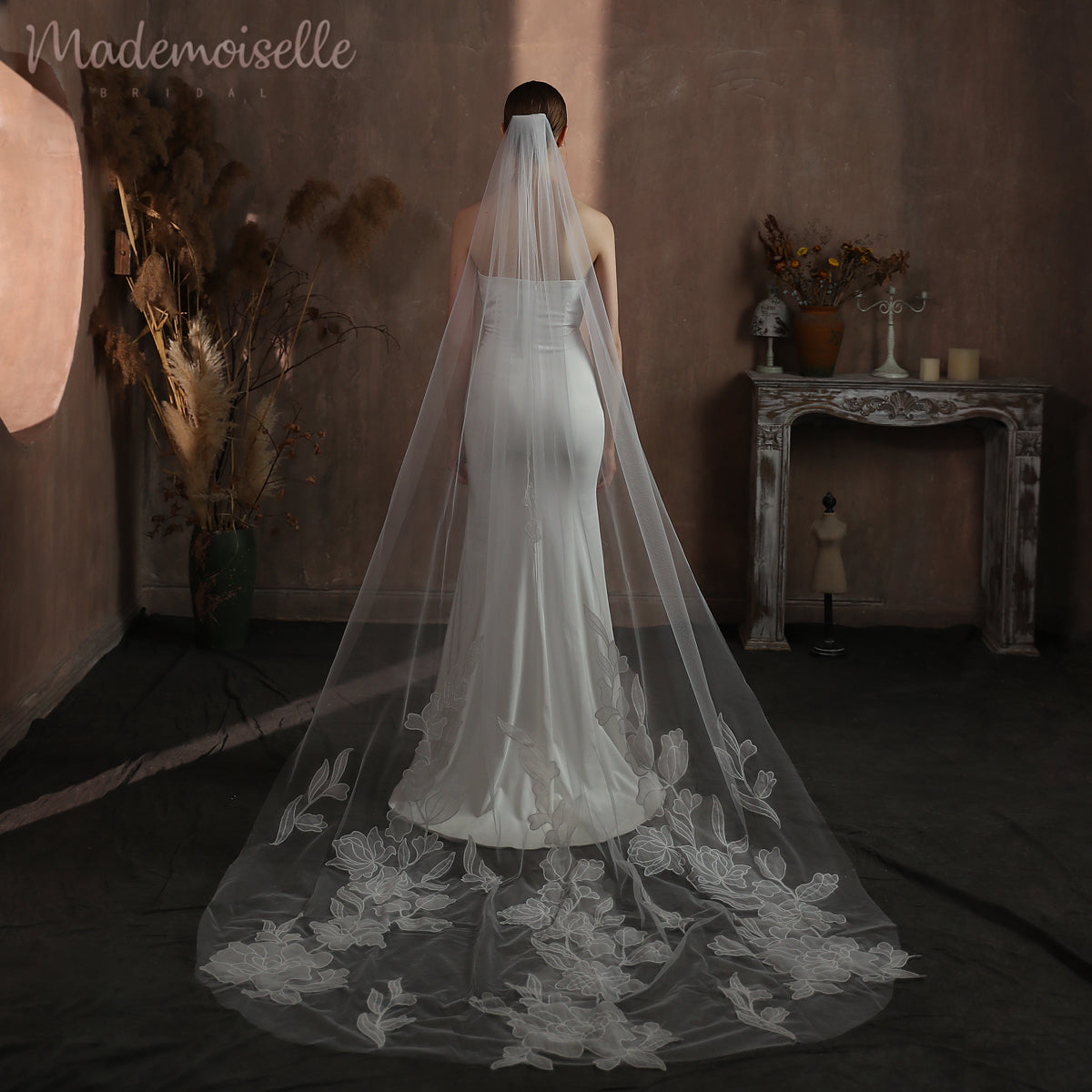Evelyn Veil - Elegant Lace Wedding Veil with Comb, Bridal Accessory for Church Ceremony & Outdoor Photography