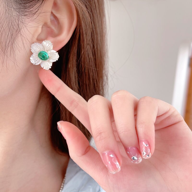 Retro S925 Sterling Silver Sunflower Stud Earrings with Zirconia Shell - Elegant Women's Jewelry for Parties, Gatherings & Everyday Wear