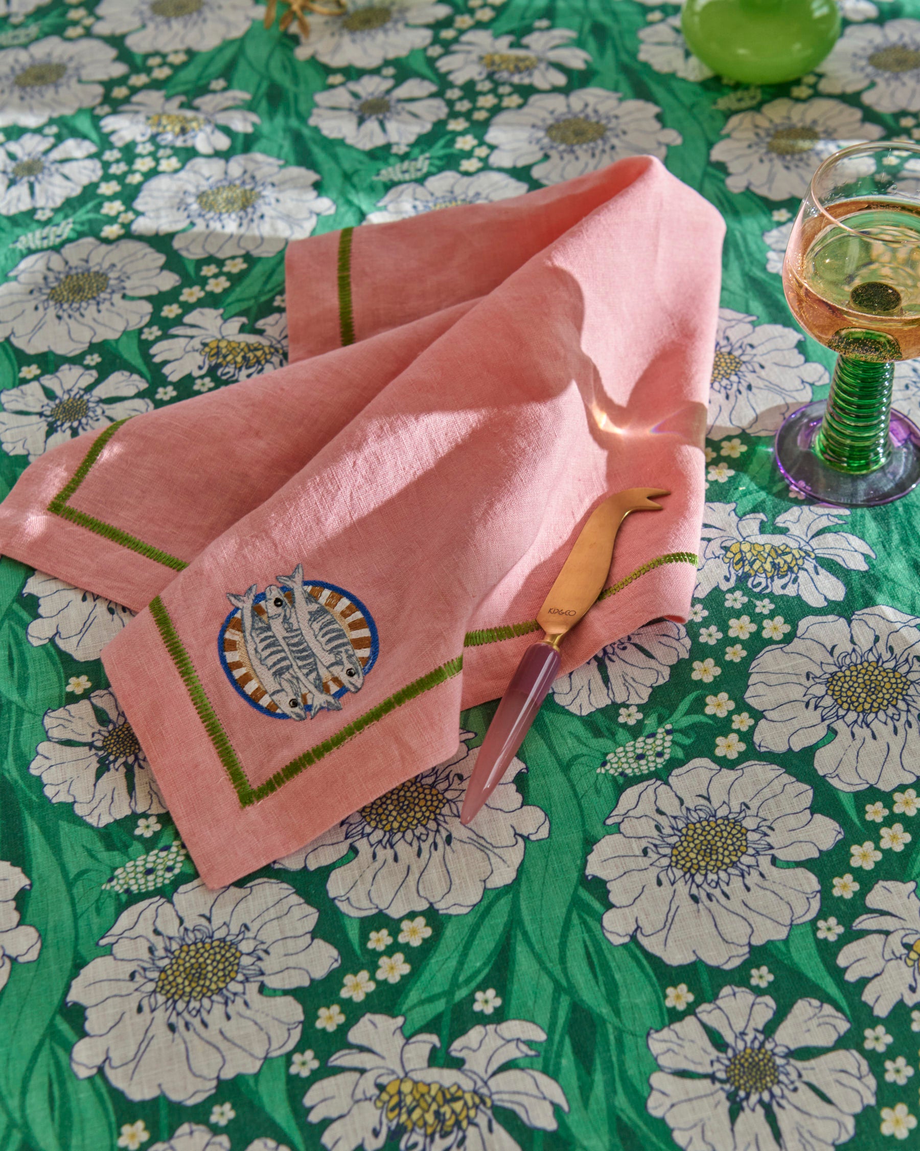 Premium Embroidered Linen Napkin Set of 4 - Elegant Dinner Party & Supper Club Table Linens - Perfect for Formal Dining, Holiday Entertaining & Special Occasions