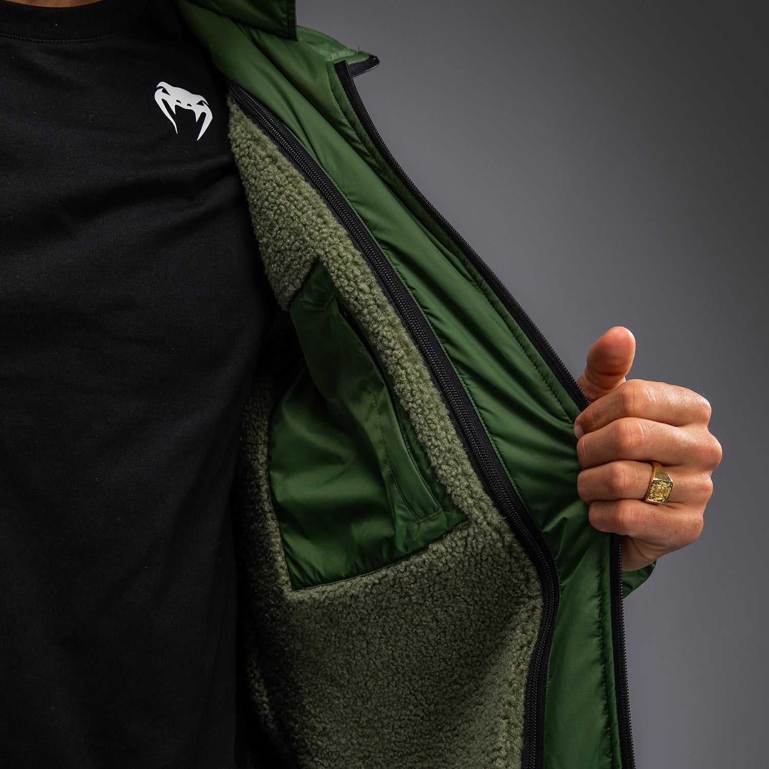 Venum Urban Guard Parka Jacket for Men - Waterproof Winter Coat, Windproof Hooded Jacket in Forest Green - Perfect for Outdoor Activities, Hiking & Casual Wear