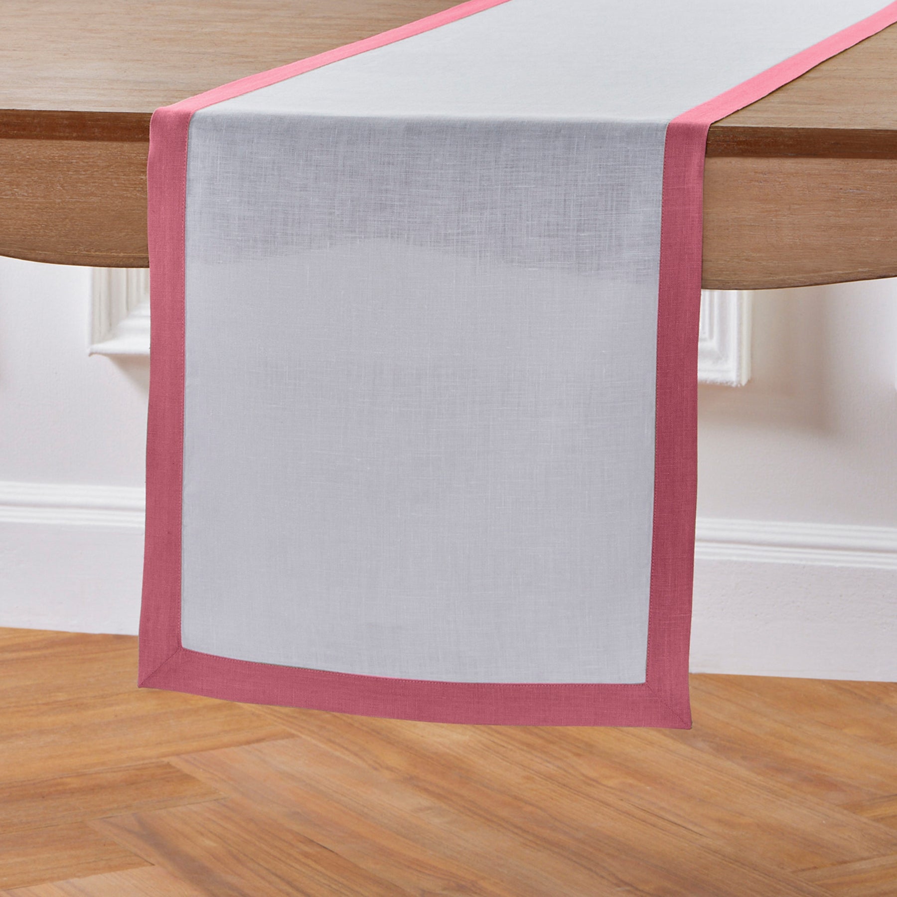 Elegant Classic Table Runner for Dining & Home Decor - Perfect for Weddings, Parties & Holiday Tablescapes