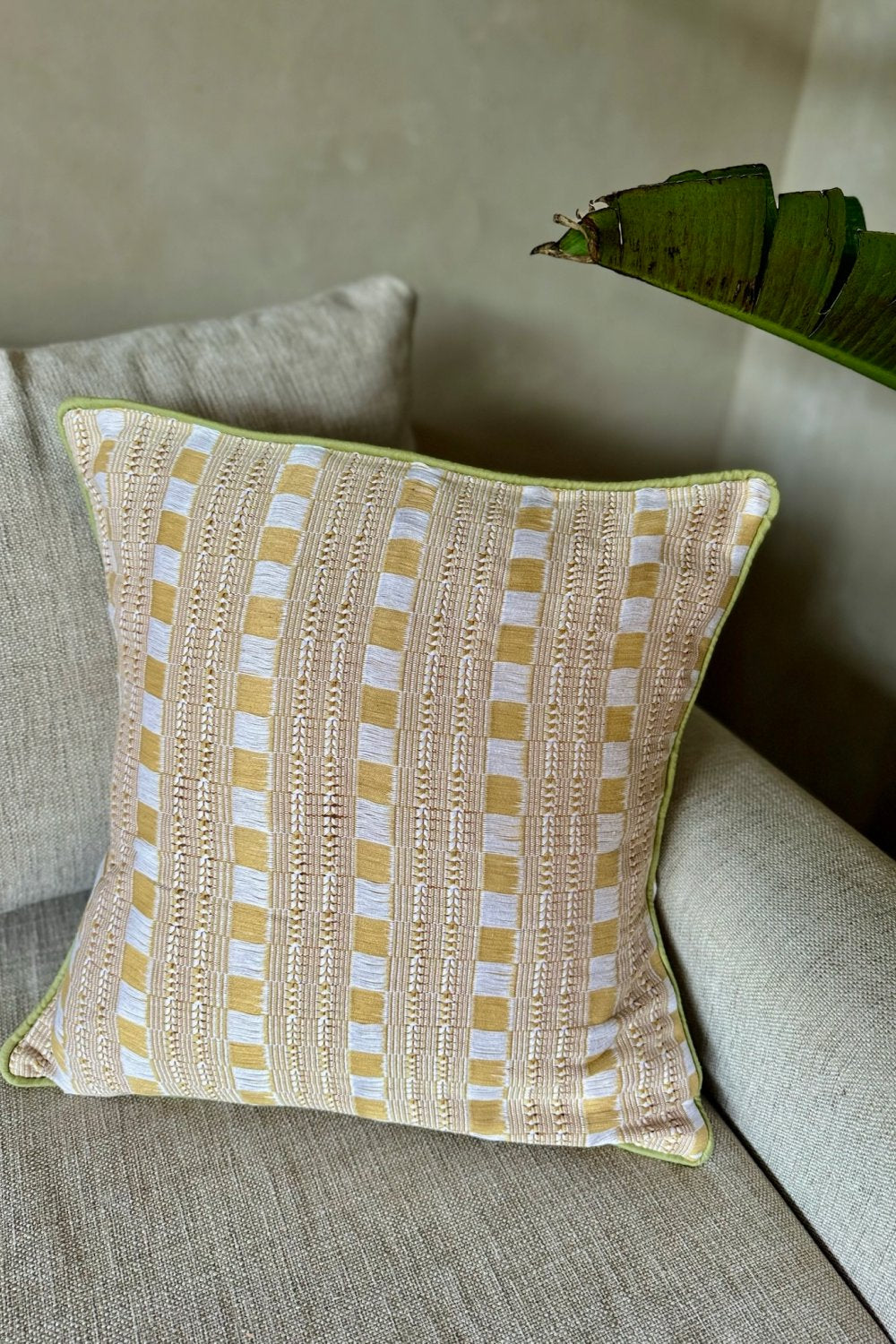 Premium Oro Cushion Cover - Soft & Luxurious Decorative Pillow Case for Sofa, Bed, Living Room - Home Decor & Interior Design Upgrade