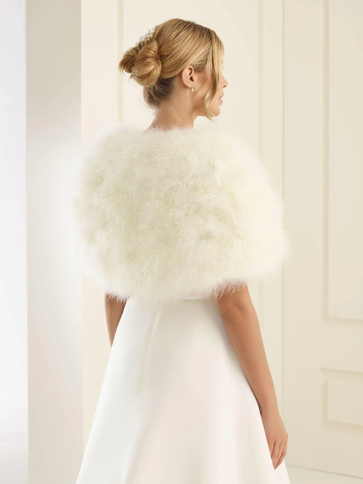 Ivory Marabou Feather Bridal Cape Wrap - Elegant Wedding Dress Cover Up for Bride, Bianco Evento E184 | Perfect for Church Ceremonies, Beach Weddings & Photo Shoots