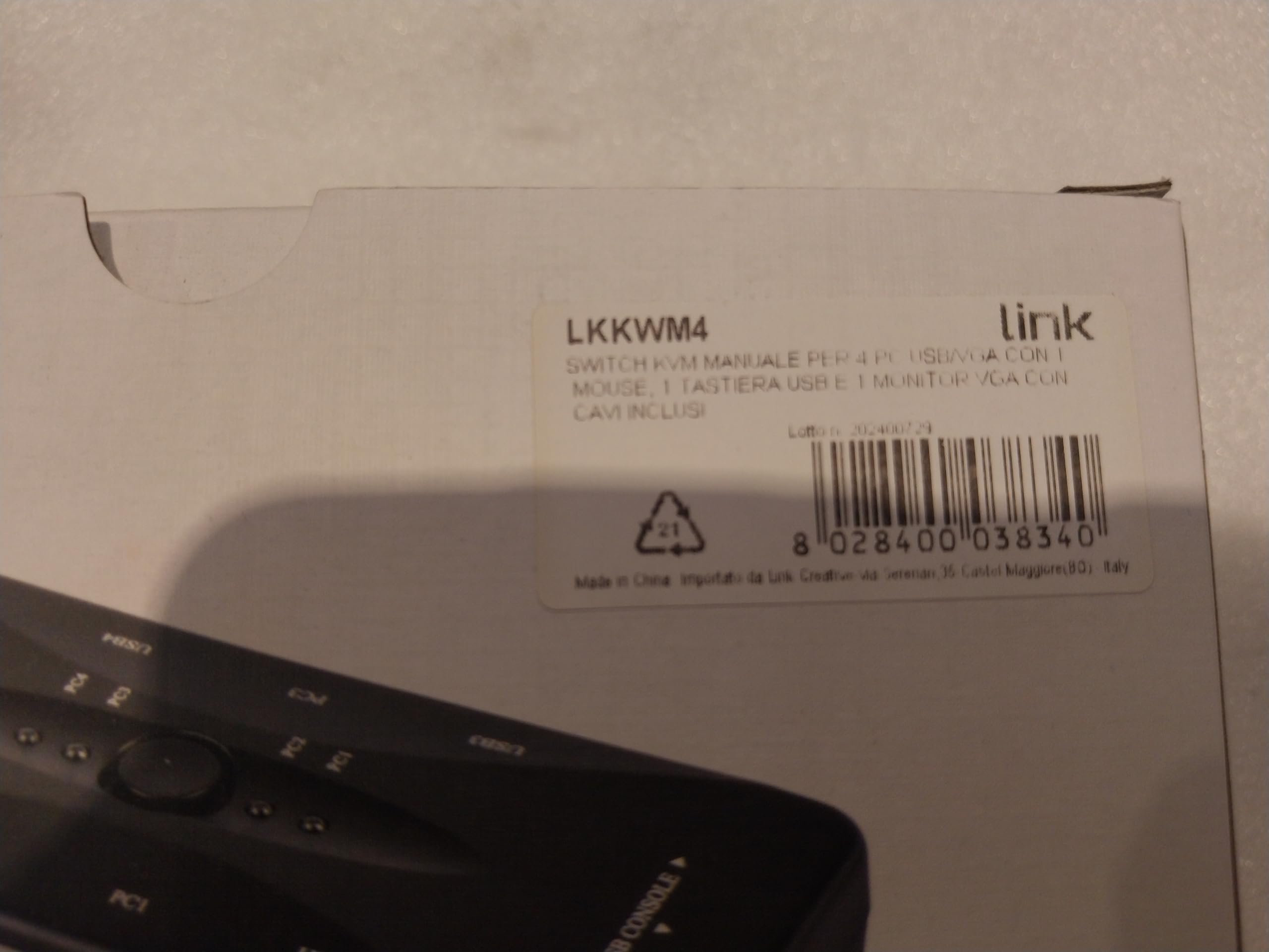 LKKWM4 4-Port USB VGA KVM Switch - Control 4 Computers with 1 Keyboard, Mouse & Monitor | Includes Cables | Ideal for Home Office, IT Labs & Multi-Device Workstations