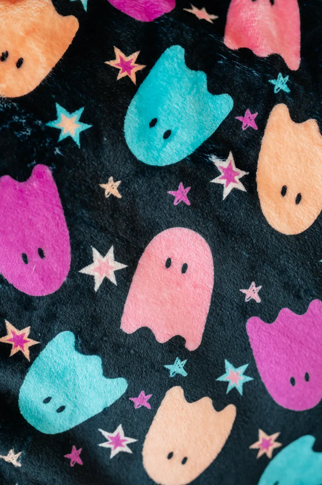 PREORDER: Halloween Fleece Blanket with Neon Ghost Print - Cozy Throw for Fall Decor, Movie Nights & Spooky Parties