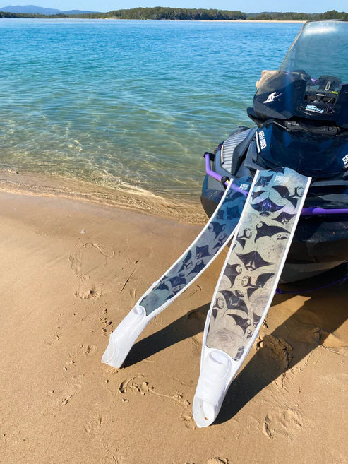 Divermon Manta Free Diving Fins - Premium Composite Soft Blades for Spearfishing & Snorkeling | Perfect for Ocean Exploration & Underwater Photography