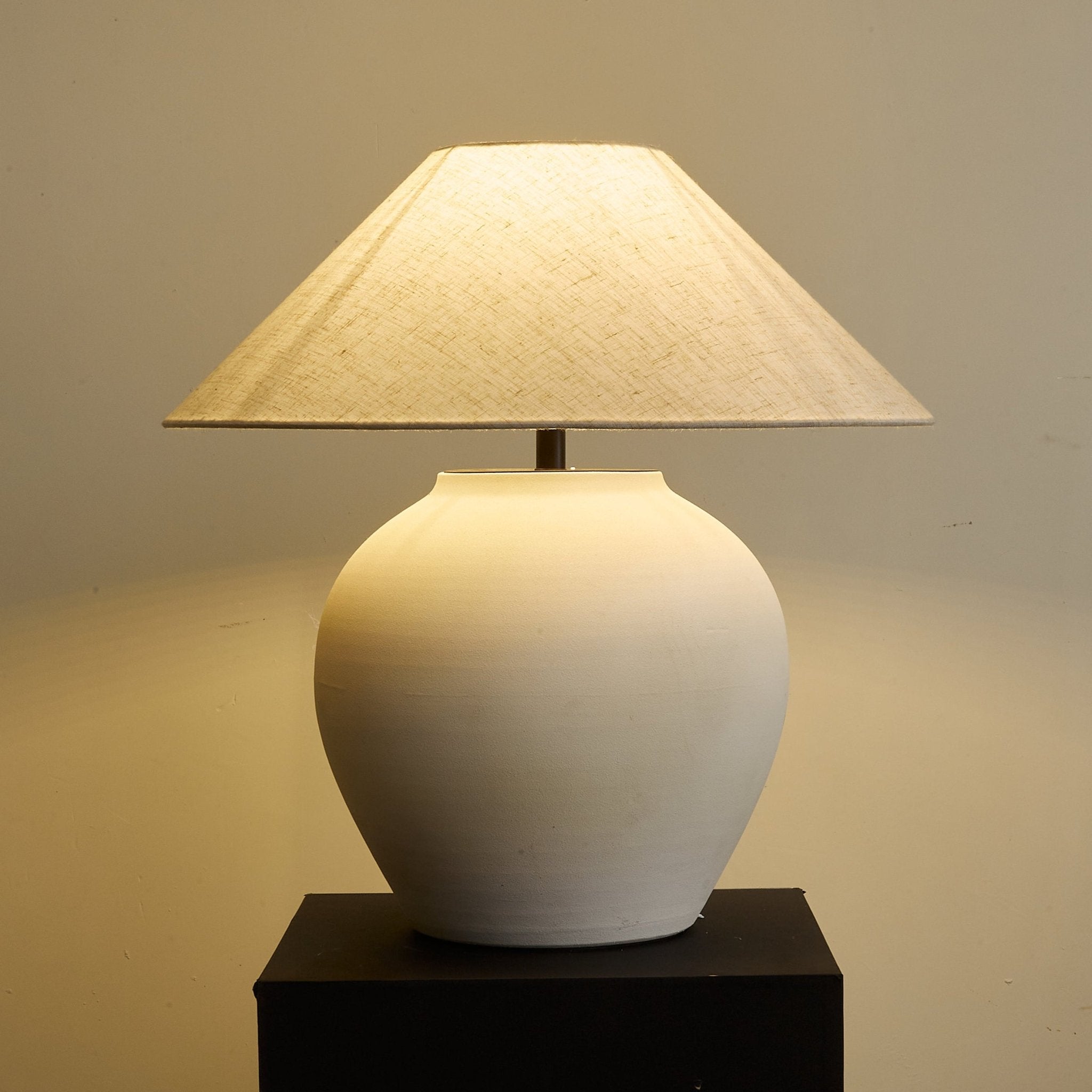 Modern Albarella Table Lamp - Stylish LED Bedside Lamp for Bedroom, Living Room & Office - Adjustable Brightness, Warm White Light, Energy Efficient
