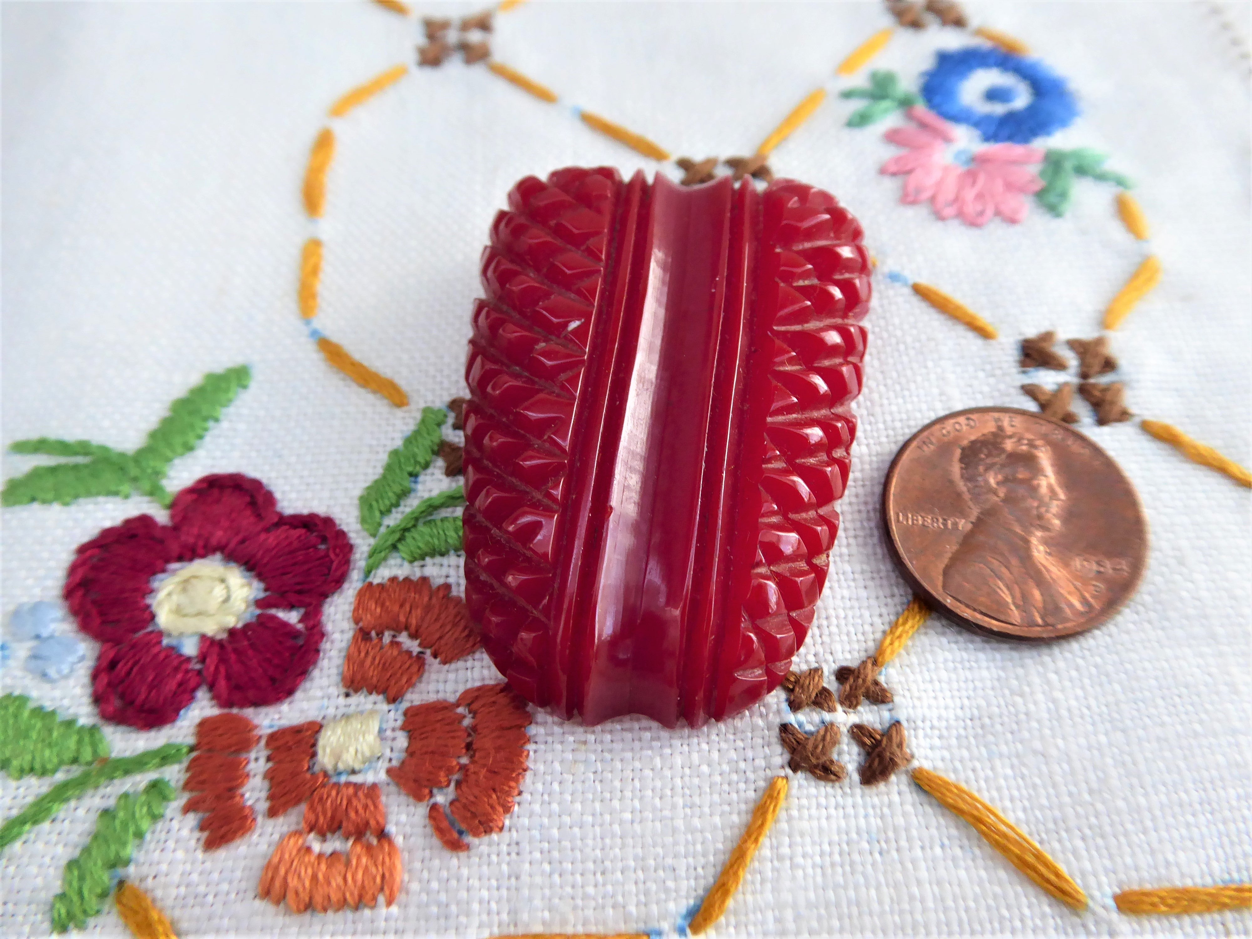 Vintage 1930s Cherry Red Bakelite Art Deco Dress Clip - Hand Carved Neckline Jewelry for Women | Perfect for Vintage Fashion, Costume Parties & Antique Collections