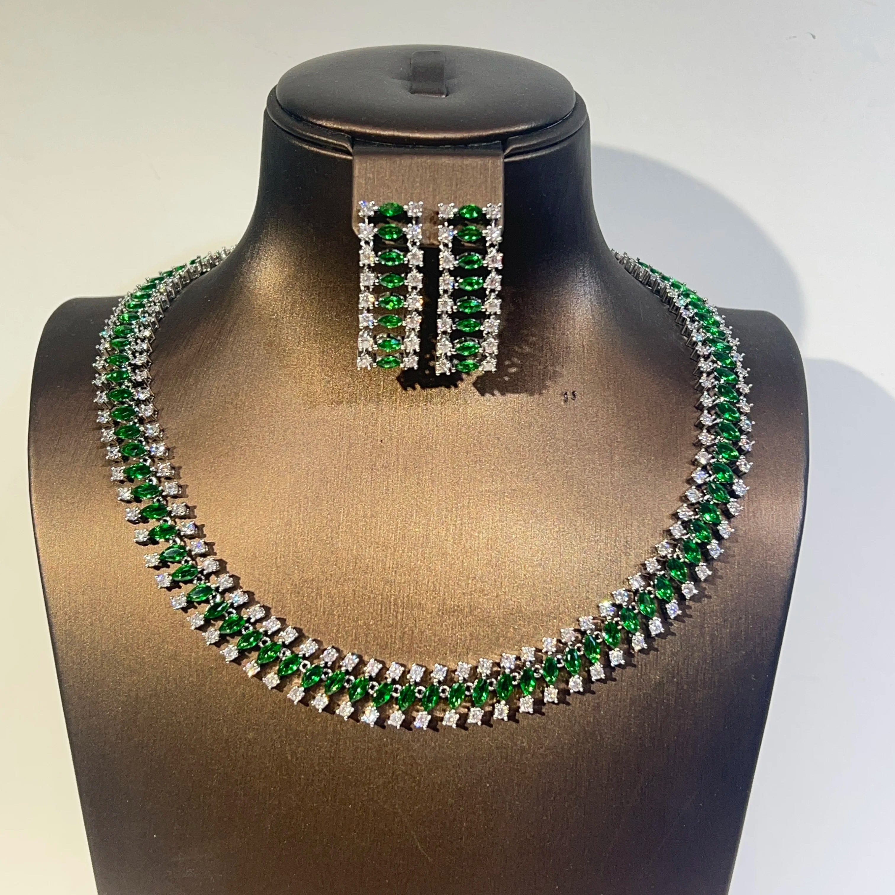 Elegant Cubic Zirconia Round Cut Women's Jewelry Set - Necklace & Earrings for Wedding, Party & Special Occasions