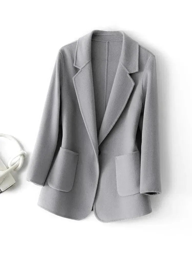 Stylish Loose Women's Coat - Trendy Oversized Outerwear for Fall & Winter - Perfect for Casual Outings, Office Wear & Date Nights